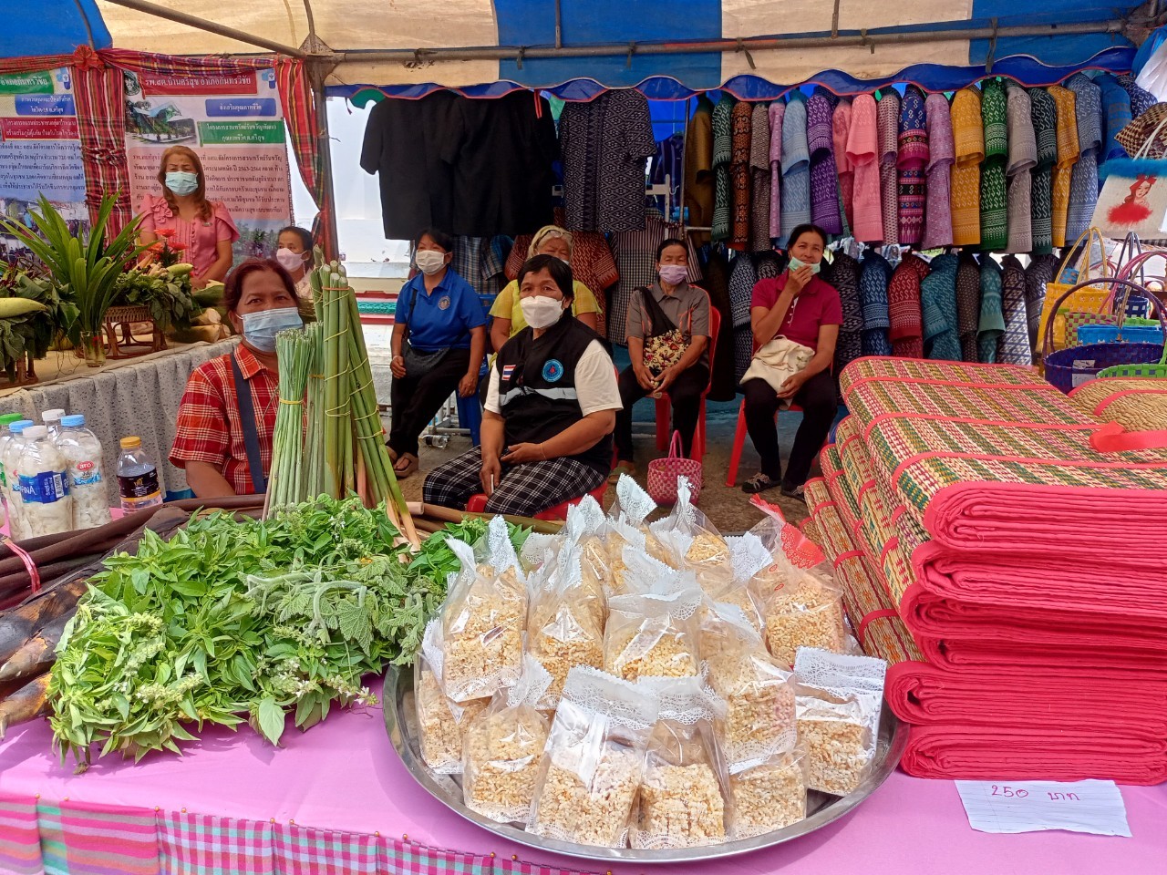 จังหวัดมหาสารคาม ผนึกกำลังส่วนราชการและภาคีพัฒนา ร่วมคัดสรรหมู่บ้านเศรษฐกิจพอเพียง “อยู่เย็น เป็นสุข” ดีเด่น ระดับจังหวัด ประจำปี 2565