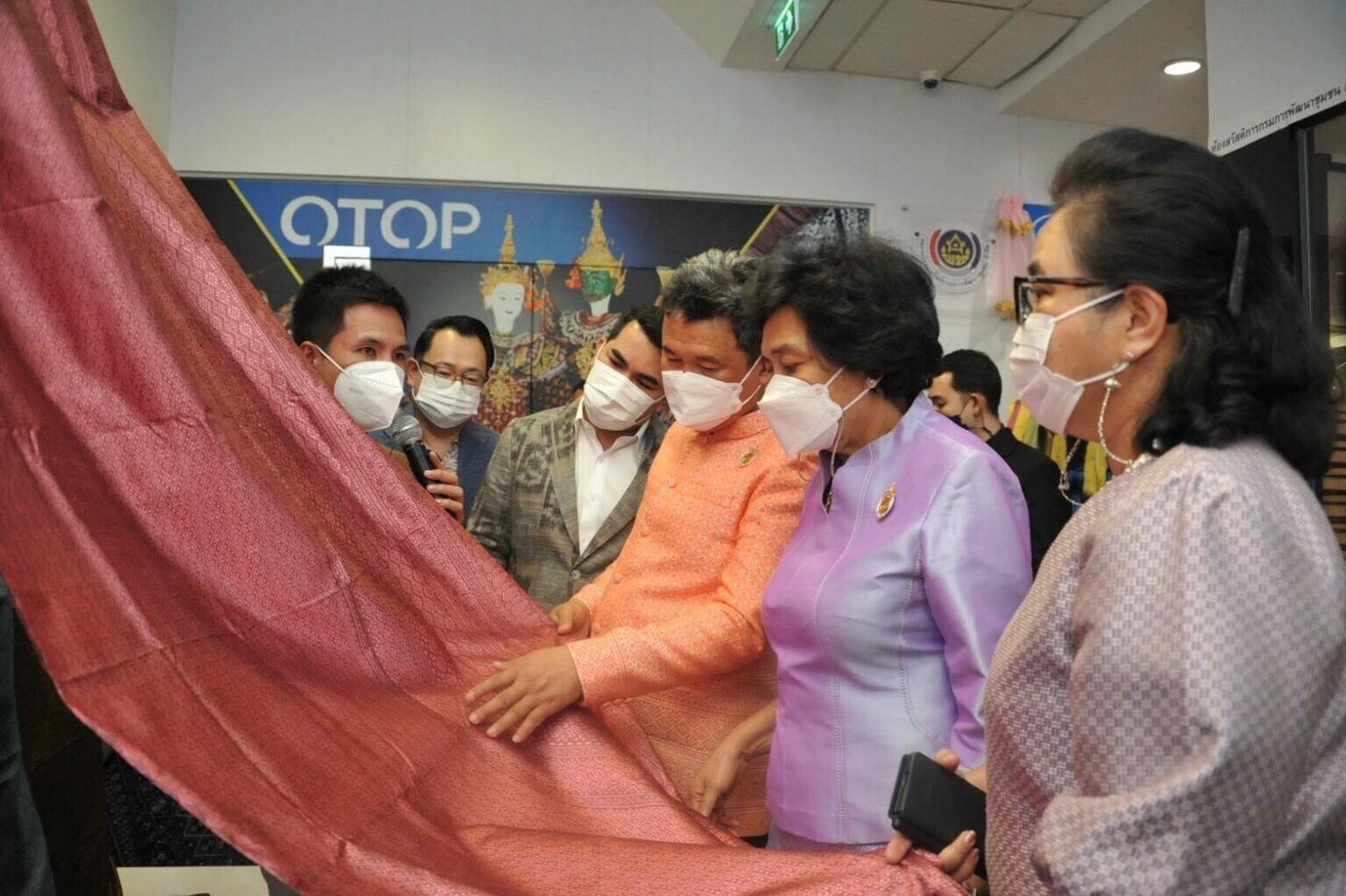 จังหวัดมหาสารคาม ร่วมสืบสานแนวพระดำริ ‘เจ้าฟ้าสิริวัณณวรีฯ’ ร่วมกิจกรรมแถลงข่าวการประกวดผ้าลายพระราชทาน “ผ้าขิดลายนารีรัตนราชกัญญา” ชิงรางวัลพระราชทาน ประจำปี 2565