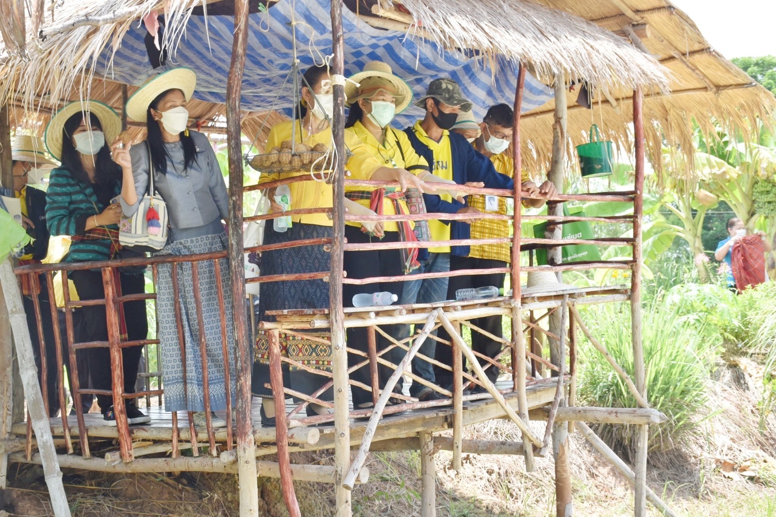 จังหวัดมหาสารคาม ผนึกกำลังส่วนราชการและภาคีพัฒนา ร่วมคัดสรรหมู่บ้านเศรษฐกิจพอเพียง “อยู่เย็น เป็นสุข” และตำบลเข้มแข็งตามหลักปรัชญาของเศรษฐกิจพอเพียง ดีเด่น ระดับจังหวัด ประจำปี 2565