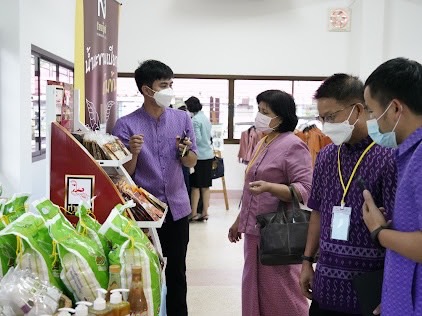 จังหวัดมหาสารคาม ร่วมประชุมเชิงปฏิบัติการพัฒนากลไกขับเคลื่อนการพัฒนาเศรษฐกิจฐานราก ภายใต้โครงการส่งเสริมการพัฒนากลไกและโครงสร้างดูดซับมูลค่าทางเศรษฐกิจและการกระจายรายได้กลับสู่ท้องถิ่น