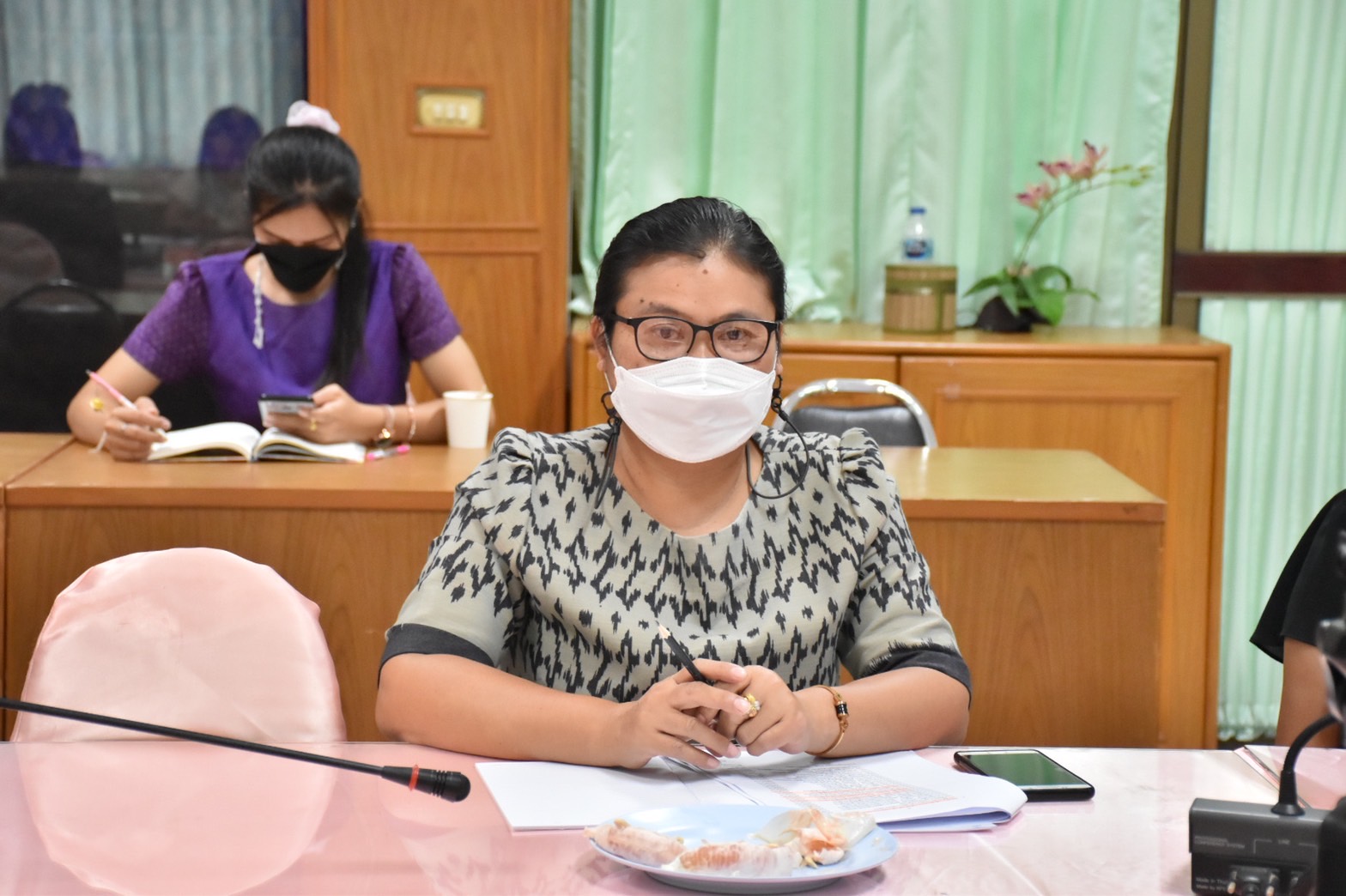 พช.มหาสารคาม ประชุมเพื่อระดมความคิดจัดงาน เส้นสายลายผ้า ภายในงานกาชาดจังหวัดมหาสารคาม