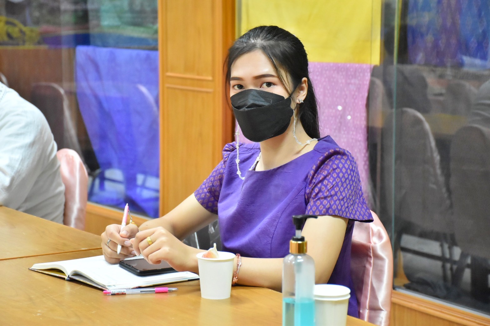 พช.มหาสารคาม ประชุมเพื่อระดมความคิดจัดงาน เส้นสายลายผ้า ภายในงานกาชาดจังหวัดมหาสารคาม