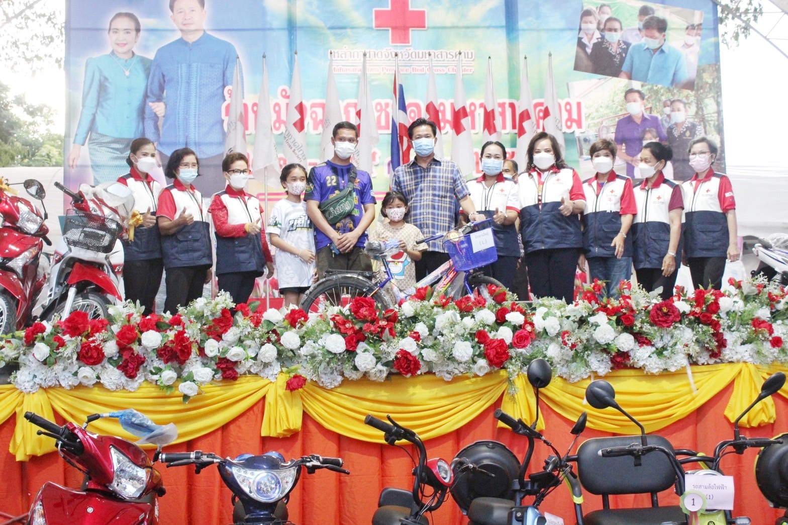 ชาวมหาสารคาม “ชม ชิม ชอป” ในงานกาชาดและงานมหกรรมมหาสารคามเมืองผลิตสินค้าดีก้าวสู่สากล” ประจำปี 2565 พร้อมลุ้นรับรางวัลใหญ่ร้านมัจฉากาชาด