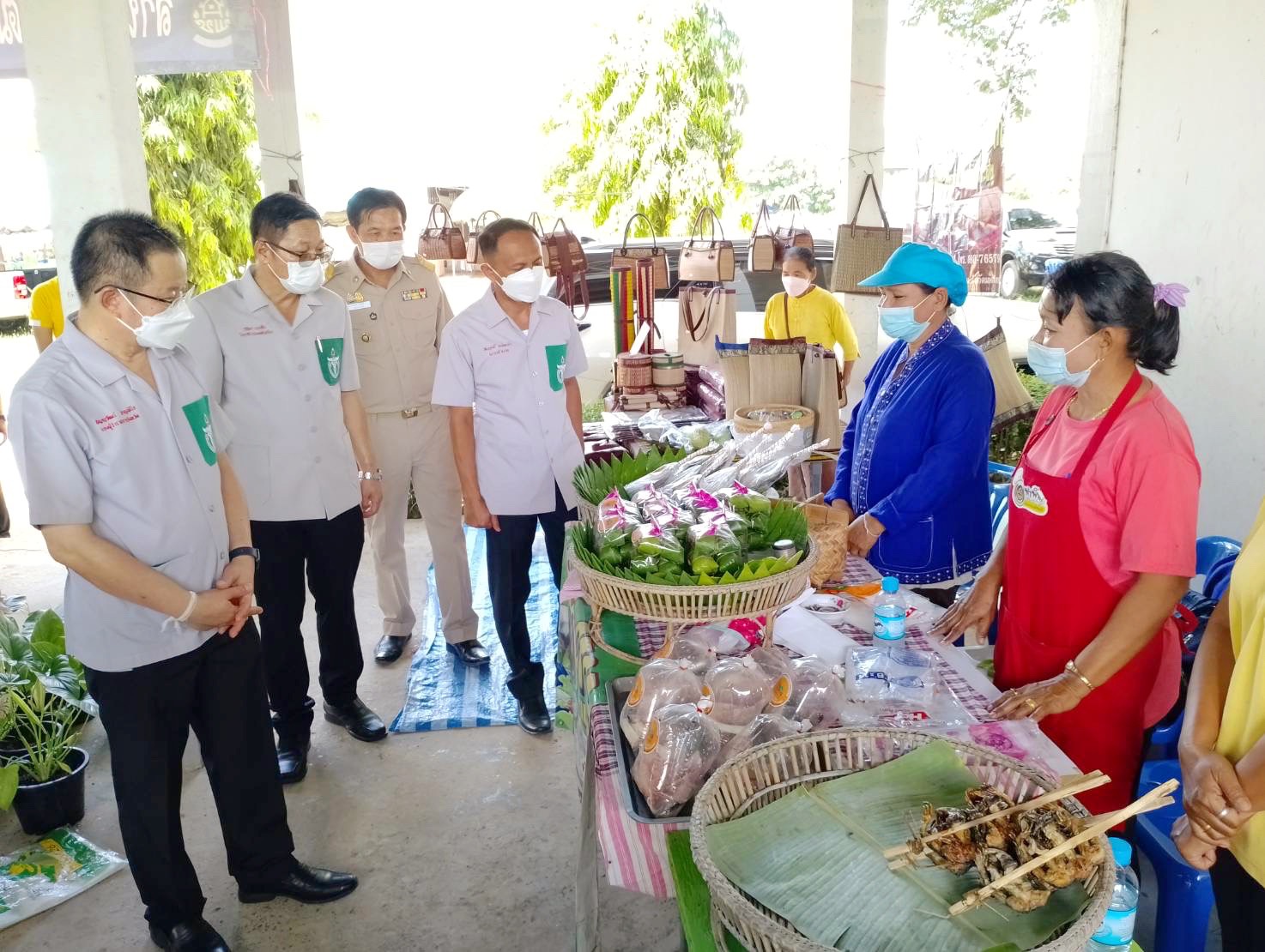 พช.มหาสารคาม ร่วมโครงการปกป้องและเชิดชูสถาบันพระมหากษัตริย์ และหน่วยบำบัดทุกข์ บำรุงสุข สร้างรอยยิ้มให้ประชาชน จ.มหาสารคาม (จังหวัดเคลื่อนที่ ) ประจำเดือน ก.ค. 2565