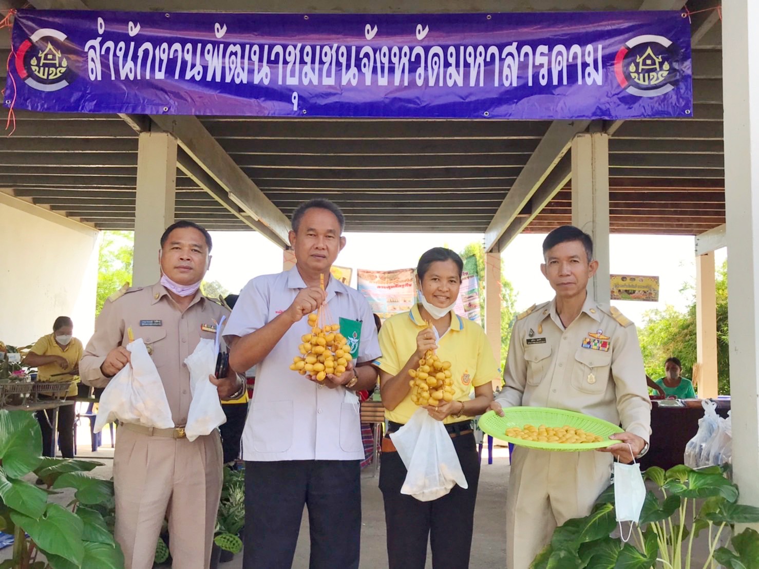 พช.มหาสารคาม ร่วมโครงการปกป้องและเชิดชูสถาบันพระมหากษัตริย์ และหน่วยบำบัดทุกข์ บำรุงสุข สร้างรอยยิ้มให้ประชาชน จ.มหาสารคาม (จังหวัดเคลื่อนที่ ) ประจำเดือน ก.ค. 2565