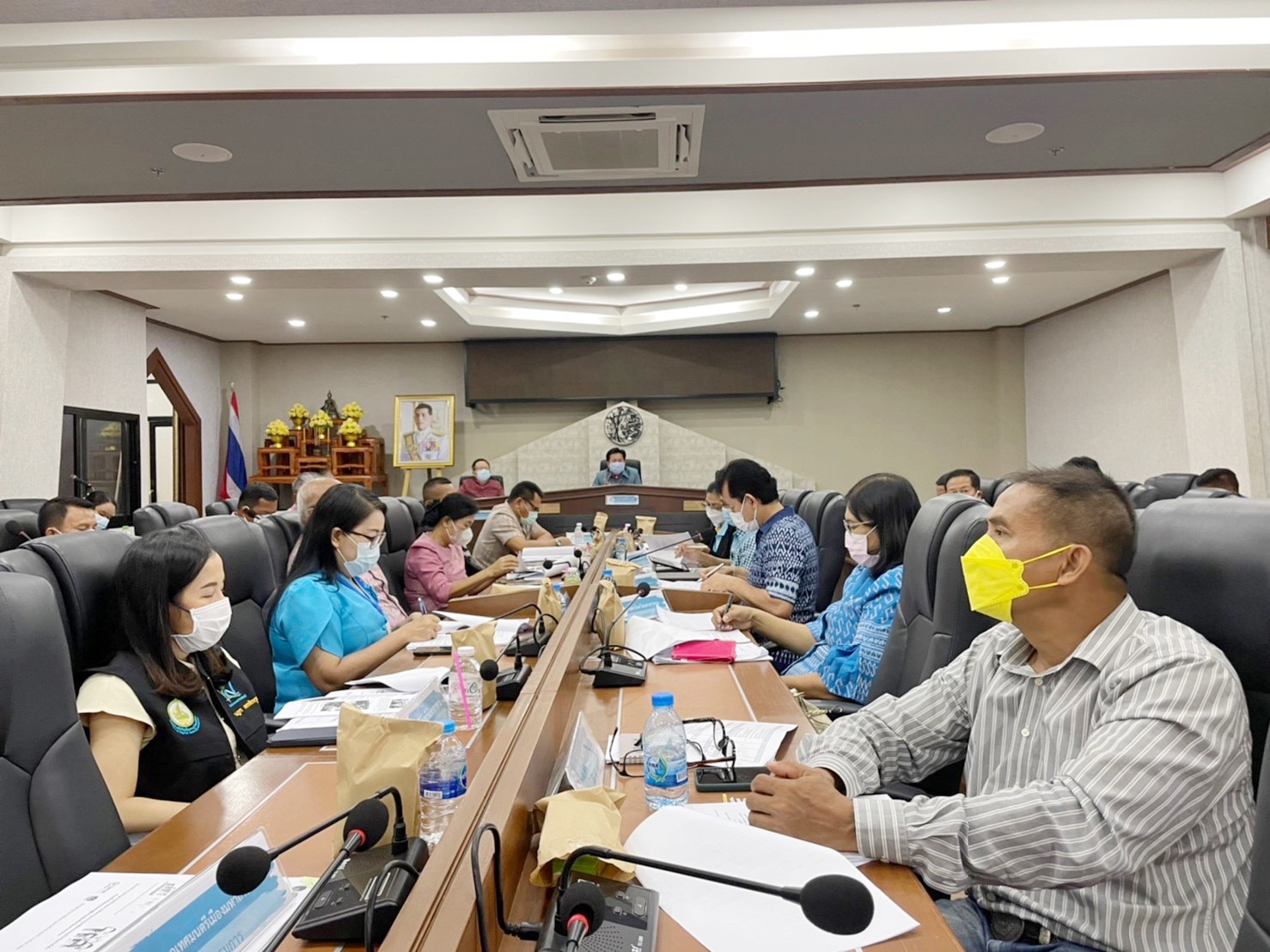 ผู้ว่าราชการจังหวัดมหาสารคาม ประชุมคณะกรรมการบริหารศูนย์อำนวยการขจัดความยากจนและพัฒนาคนทุกช่วงวัยอย่างยั่งยืนตามหลักปรัชญาของเศรษฐกิจพอเพียงจังหวัดมหาสารคาม (คจพ.จ) ครั้งที่ 6/2565