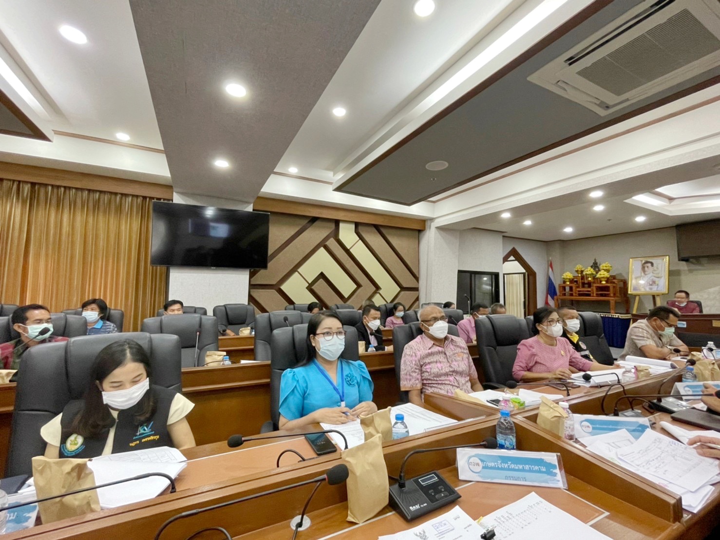 ผู้ว่าราชการจังหวัดมหาสารคาม ประชุมคณะกรรมการบริหารศูนย์อำนวยการขจัดความยากจนและพัฒนาคนทุกช่วงวัยอย่างยั่งยืนตามหลักปรัชญาของเศรษฐกิจพอเพียงจังหวัดมหาสารคาม (คจพ.จ) ครั้งที่ 6/2565