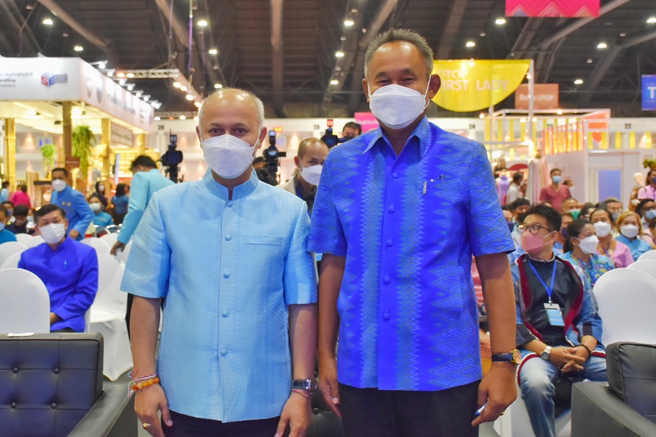 พช. มหาสารคาม ร่วมพิธีรับมอบทุนอุปการะเด็กของกองทุนพัฒนาเด็กชนบท ในพระราชูปถัมภ์สมเด็จพระเทพรัตนราชสุดาฯ สยามบรมราชกุมารี