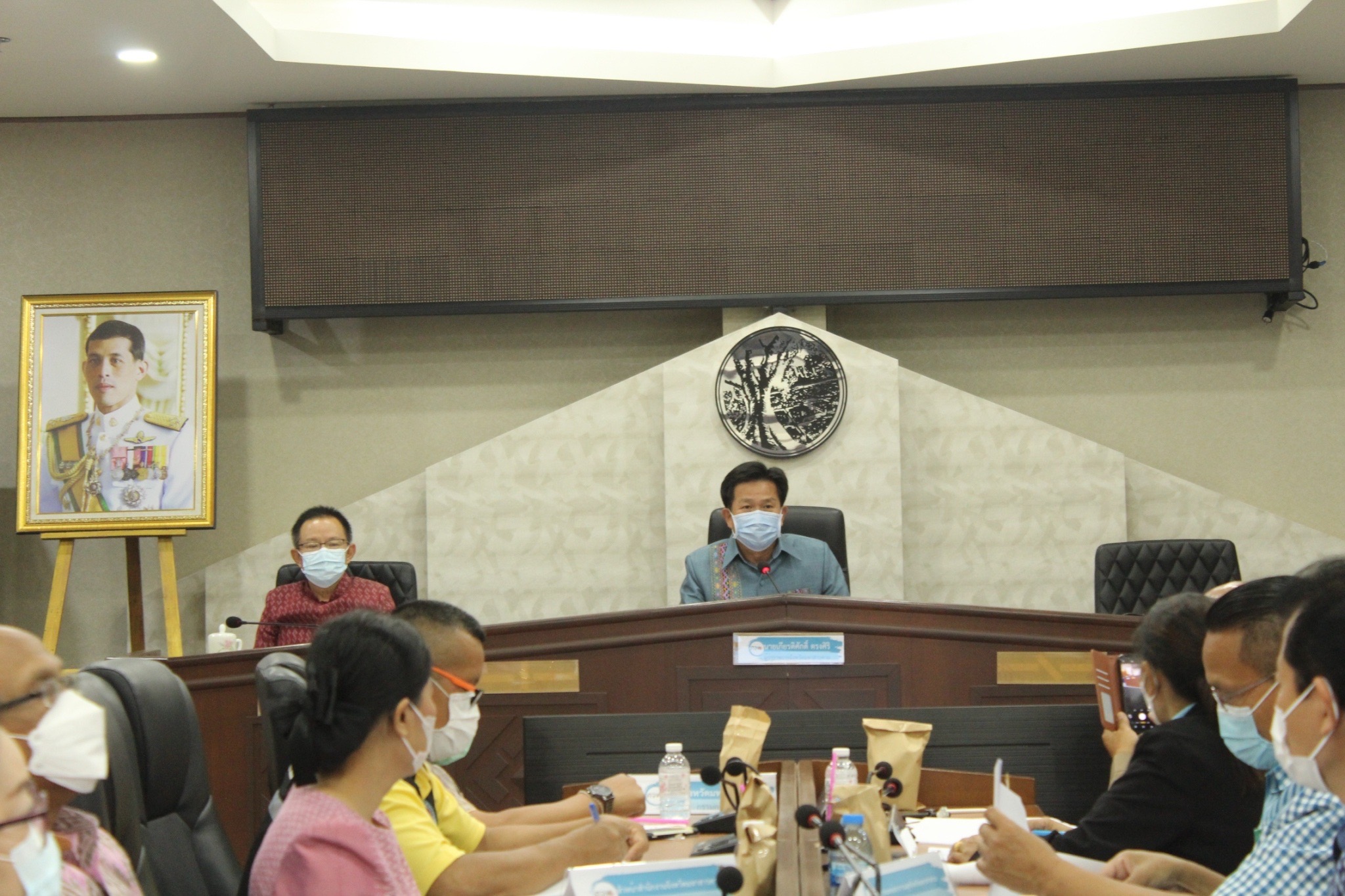 ผู้ว่าราชการจังหวัดมหาสารคาม ประชุมคณะกรรมการบริหารศูนย์อำนวยการขจัดความยากจนและพัฒนาคนทุกช่วงวัยอย่างยั่งยืนตามหลักปรัชญาของเศรษฐกิจพอเพียงจังหวัดมหาสารคาม (คจพ.จ) ครั้งที่ 6/2565