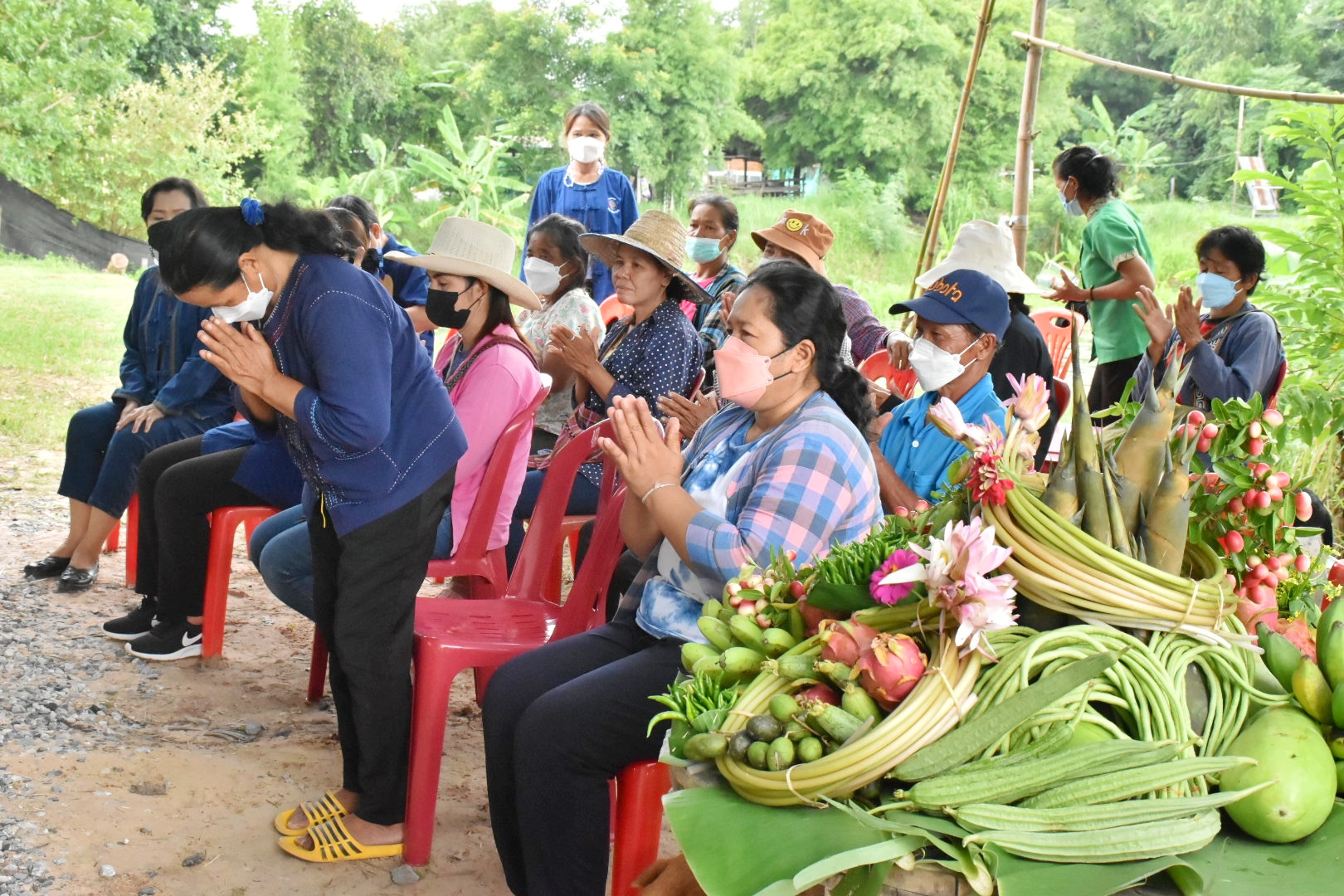 ผู้ตรวจราชการกรมการพัฒนาชุมชน ปลื้ม โคก หนอง นาพช.มหาสารคาม เห็นผล สร้างความมั่นคงทางอาหาร