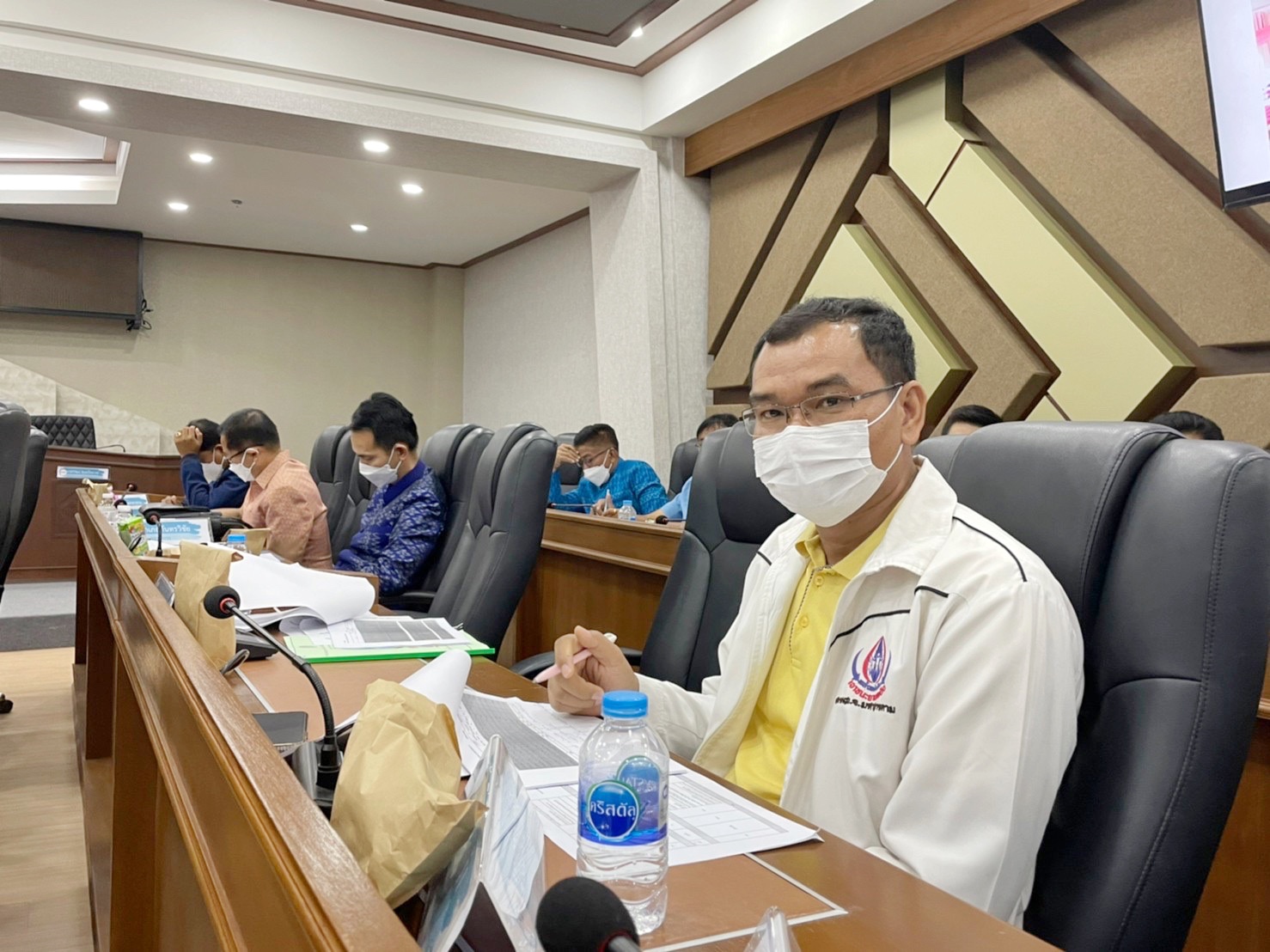 ผู้ว่าราชการจังหวัดมหาสารคาม ประชุมคณะกรรมการบริหารศูนย์อำนวยการขจัดความยากจนและพัฒนาคนทุกช่วงวัยอย่างยั่งยืนตามหลักปรัชญาของเศรษฐกิจพอเพียงจังหวัดมหาสารคาม (คจพ.จ) ครั้งที่ 6/2565