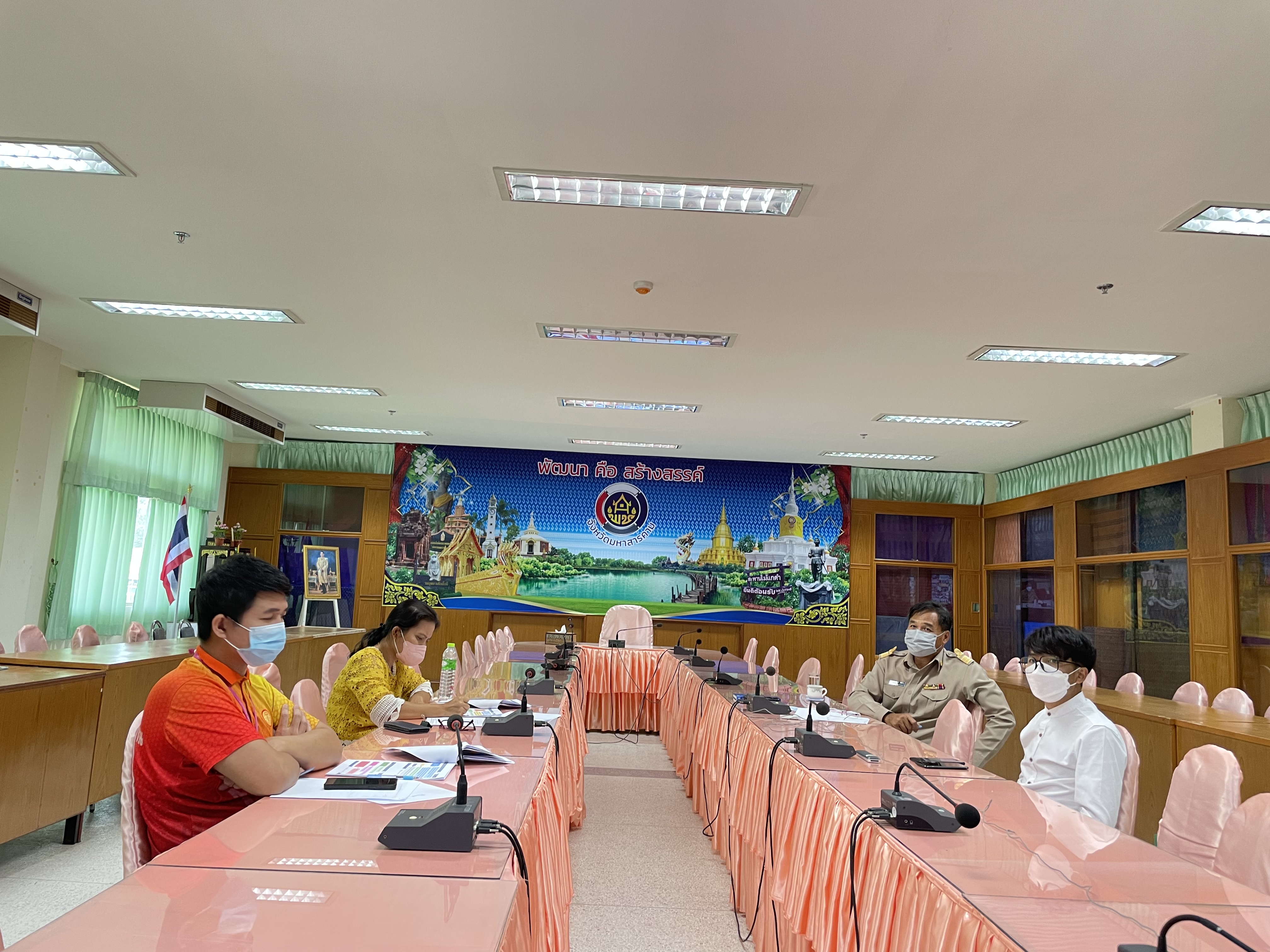 พช.มหาสารคาม ร่วมประชุมชี้แจ้ง เร่งรัด กำกับ ติดตาม การดำเนินงานกองทุนพัฒนาบทบาทสตรี ผ่านระบบวีดิทัศน์ทางไกล (Video Conference) ครั้งที่ 5/2565