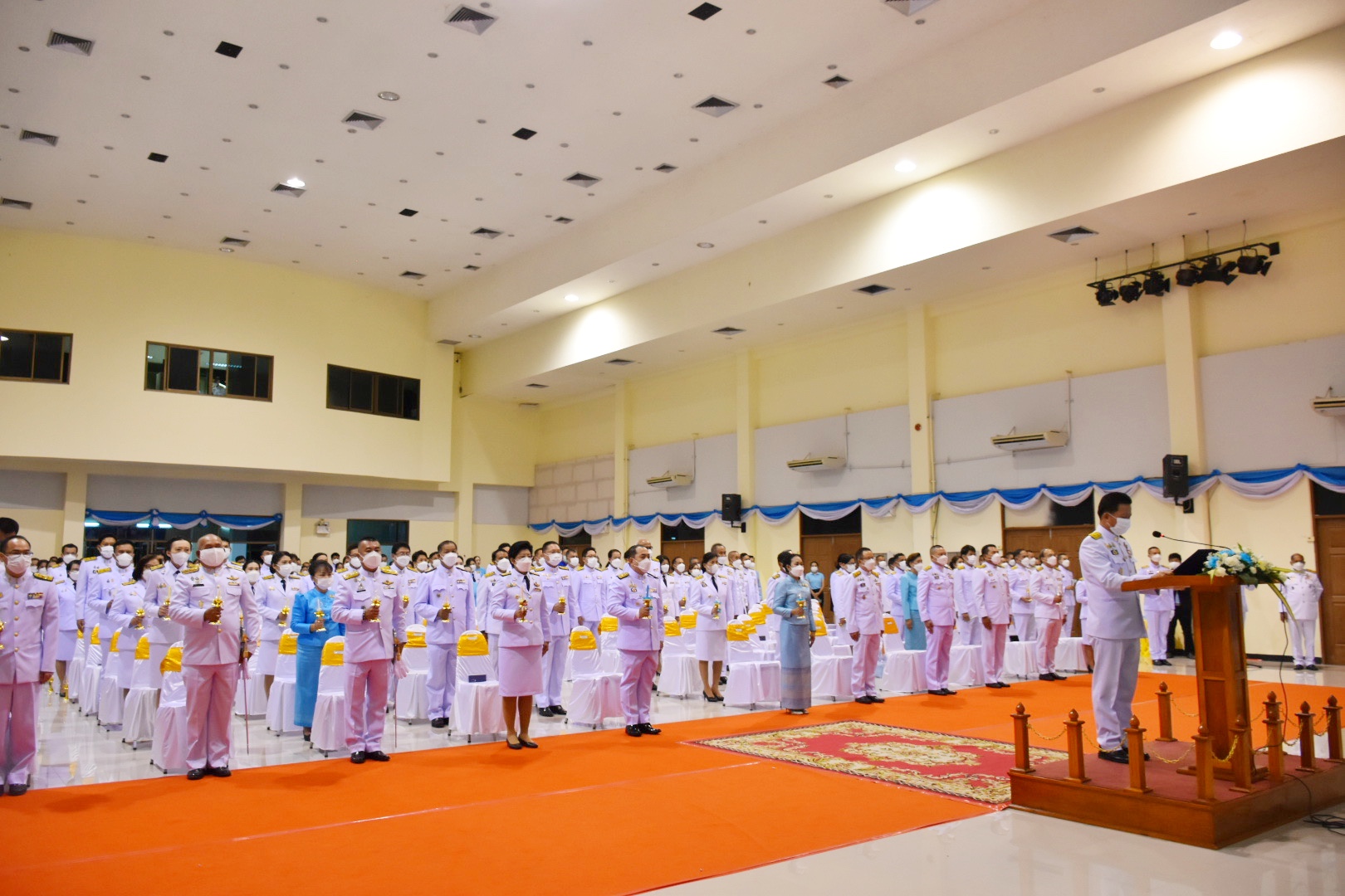พช.มหาสารคาม ร่วมพิธีถวายเครื่องราชสักการะและวางพานพุ่มและจุดเทียนถวายพระพรชัยมงคล เนื่องในโอกาสมหามงคลเฉลิมพระชนมพรรษา 90 พรรษา 12 สิงหาคม 2565