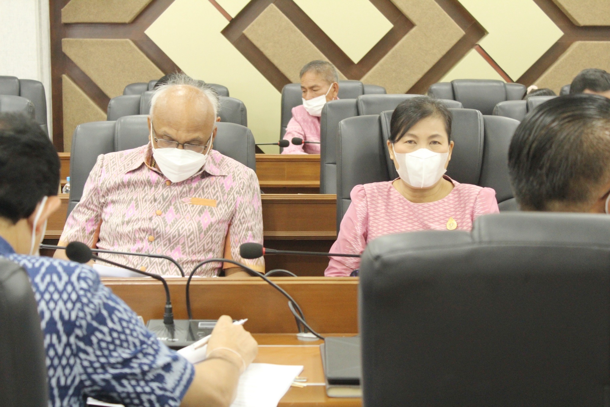 ผู้ว่าราชการจังหวัดมหาสารคาม ประชุมคณะกรรมการบริหารศูนย์อำนวยการขจัดความยากจนและพัฒนาคนทุกช่วงวัยอย่างยั่งยืนตามหลักปรัชญาของเศรษฐกิจพอเพียงจังหวัดมหาสารคาม (คจพ.จ) ครั้งที่ 6/2565