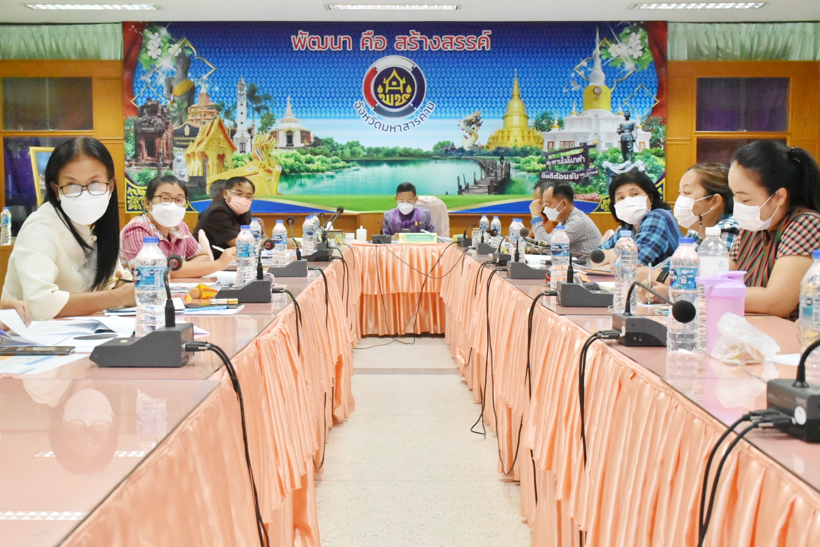 นายวสันต์ ชิงชนะ ผู้ตรวจราชการกรมการพัฒนาชุมชน ร่วมกับ พช.มหาสารคาม ประชุมประจำเดือนกรมการพัฒนาชุมชน ครั้งที่ 8/2565 ผ่านระบบ Conference
