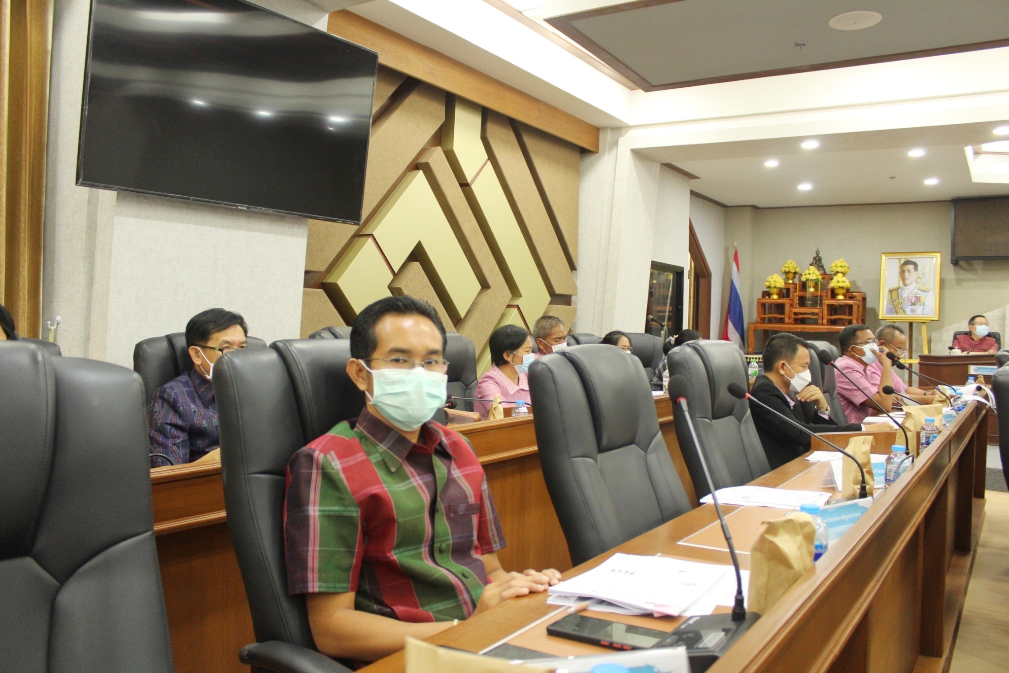 ผู้ว่าราชการจังหวัดมหาสารคาม ประชุมคณะกรรมการบริหารศูนย์อำนวยการขจัดความยากจนและพัฒนาคนทุกช่วงวัยอย่างยั่งยืนตามหลักปรัชญาของเศรษฐกิจพอเพียงจังหวัดมหาสารคาม (คจพ.จ) ครั้งที่ 6/2565