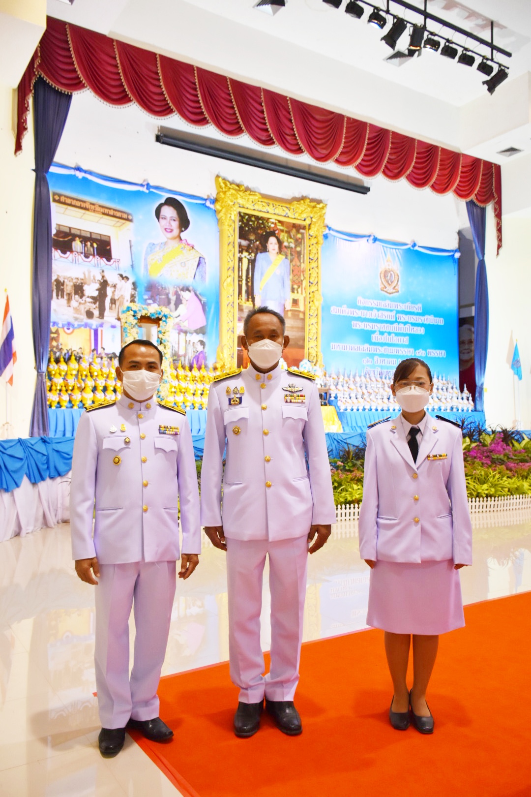พช.มหาสารคาม ร่วมพิธีถวายเครื่องราชสักการะและวางพานพุ่มและจุดเทียนถวายพระพรชัยมงคล เนื่องในโอกาสมหามงคลเฉลิมพระชนมพรรษา 90 พรรษา 12 สิงหาคม 2565