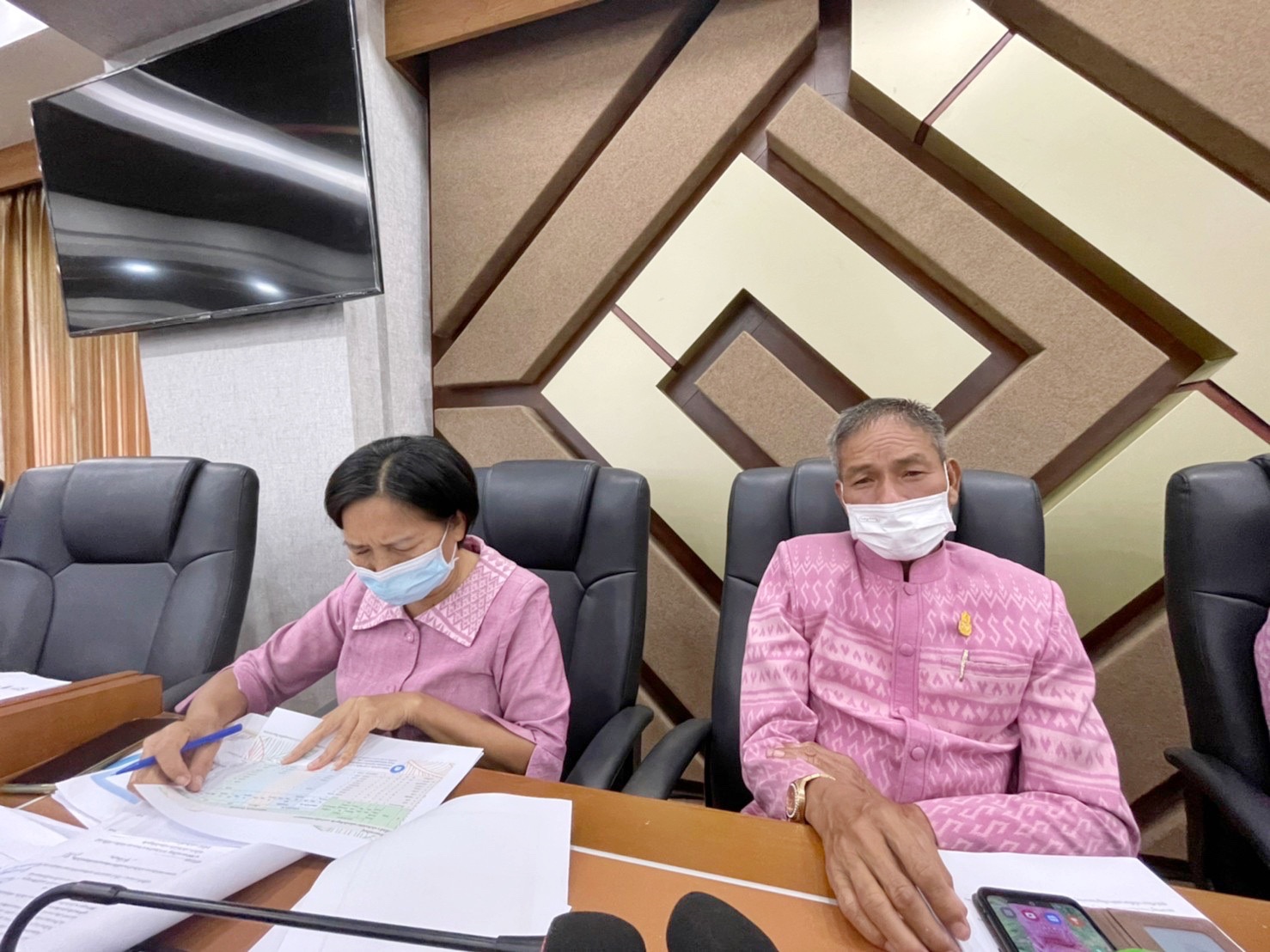 ผู้ว่าราชการจังหวัดมหาสารคาม ประชุมคณะกรรมการบริหารศูนย์อำนวยการขจัดความยากจนและพัฒนาคนทุกช่วงวัยอย่างยั่งยืนตามหลักปรัชญาของเศรษฐกิจพอเพียงจังหวัดมหาสารคาม (คจพ.จ) ครั้งที่ 6/2565