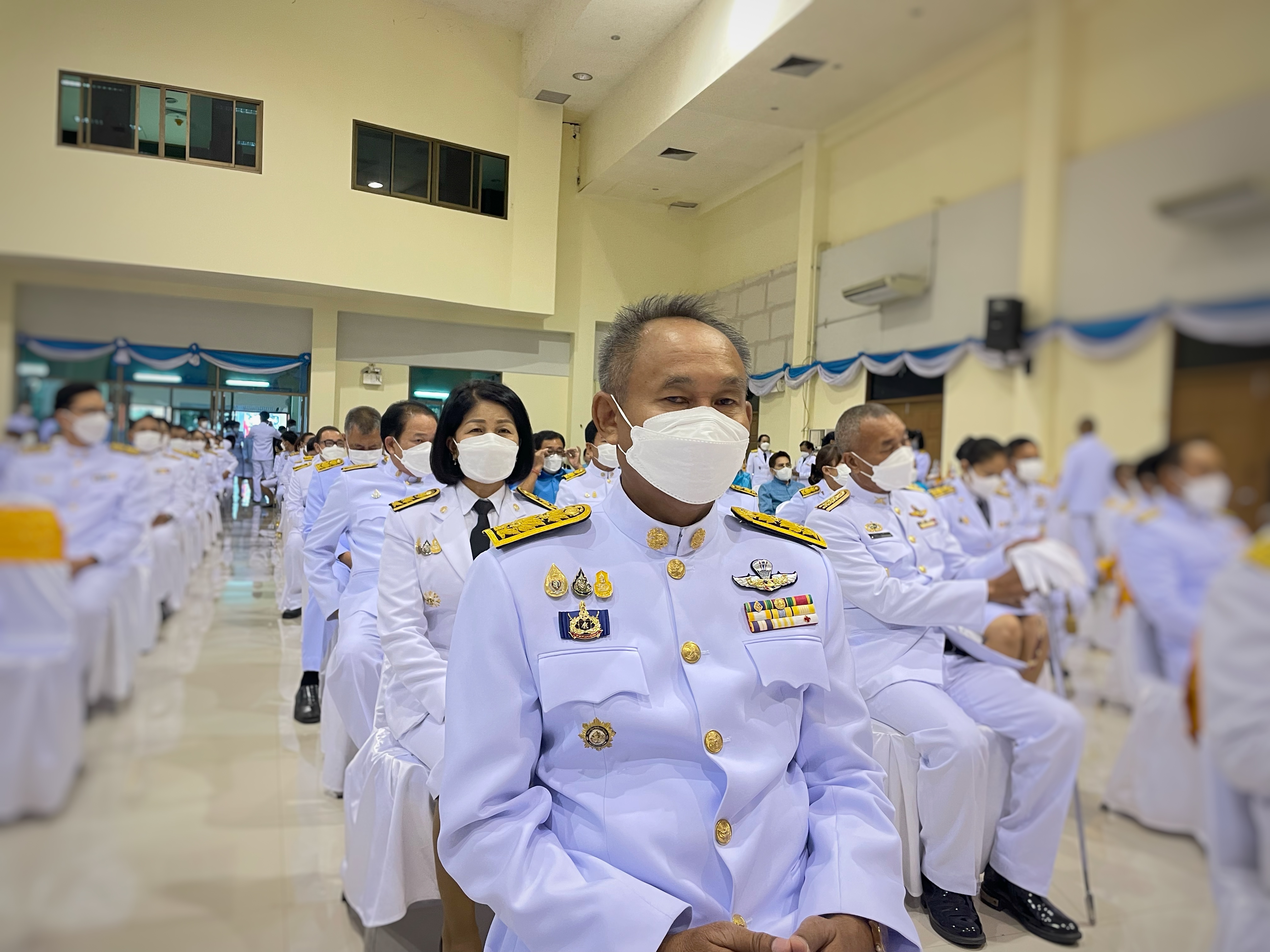 พช.มหาสารคาม ร่วมพิธีถวายเครื่องราชสักการะและวางพานพุ่มและจุดเทียนถวายพระพรชัยมงคล เนื่องในโอกาสมหามงคลเฉลิมพระชนมพรรษา 90 พรรษา 12 สิงหาคม 2565