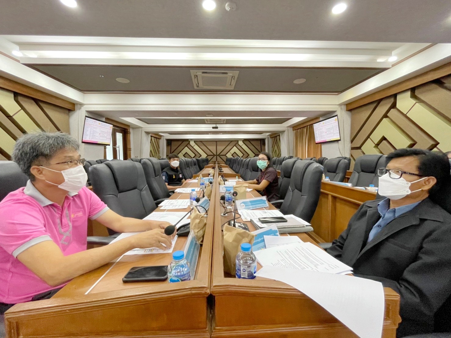 ผู้ว่าราชการจังหวัดมหาสารคาม ประชุมคณะกรรมการบริหารศูนย์อำนวยการขจัดความยากจนและพัฒนาคนทุกช่วงวัยอย่างยั่งยืนตามหลักปรัชญาของเศรษฐกิจพอเพียงจังหวัดมหาสารคาม (คจพ.จ) ครั้งที่ 6/2565