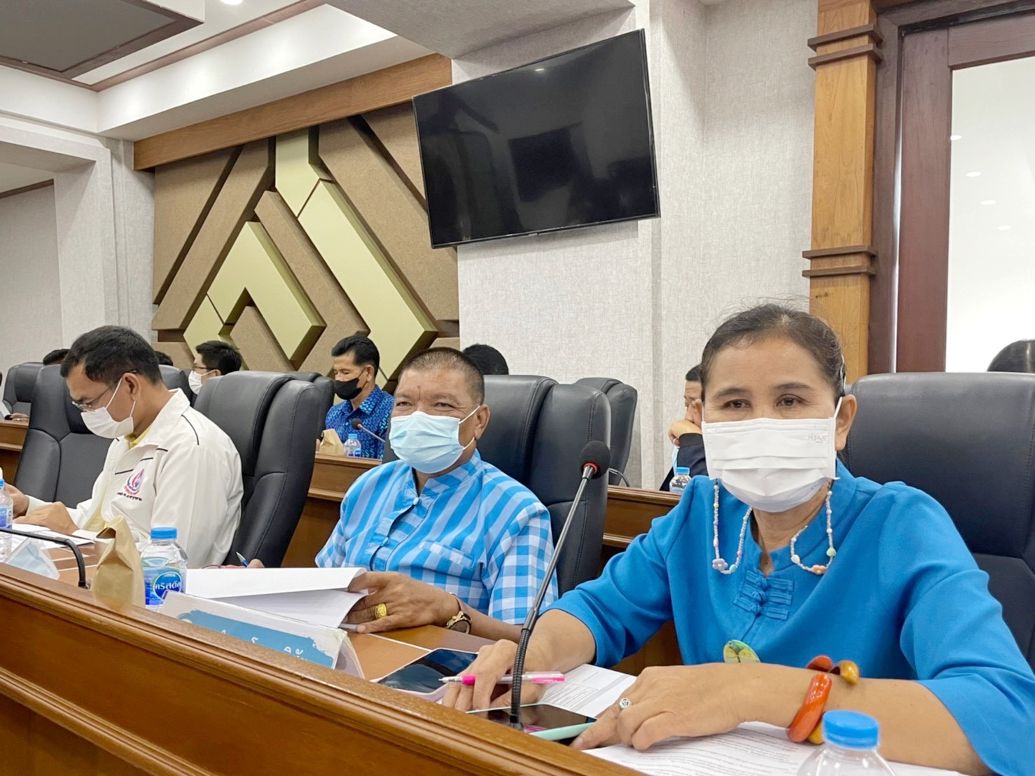 ผู้ว่าราชการจังหวัดมหาสารคาม ประชุมคณะกรรมการบริหารศูนย์อำนวยการขจัดความยากจนและพัฒนาคนทุกช่วงวัยอย่างยั่งยืนตามหลักปรัชญาของเศรษฐกิจพอเพียงจังหวัดมหาสารคาม (คจพ.จ) ครั้งที่ 6/2565