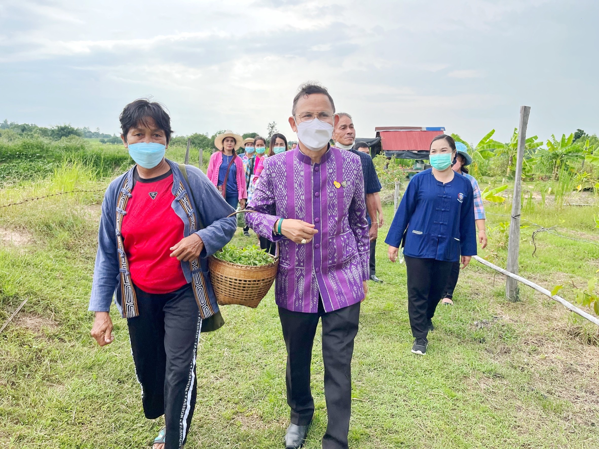 ผู้ตรวจราชการกรมการพัฒนาชุมชน ปลื้ม โคก หนอง นาพช.มหาสารคาม เห็นผล สร้างความมั่นคงทางอาหาร