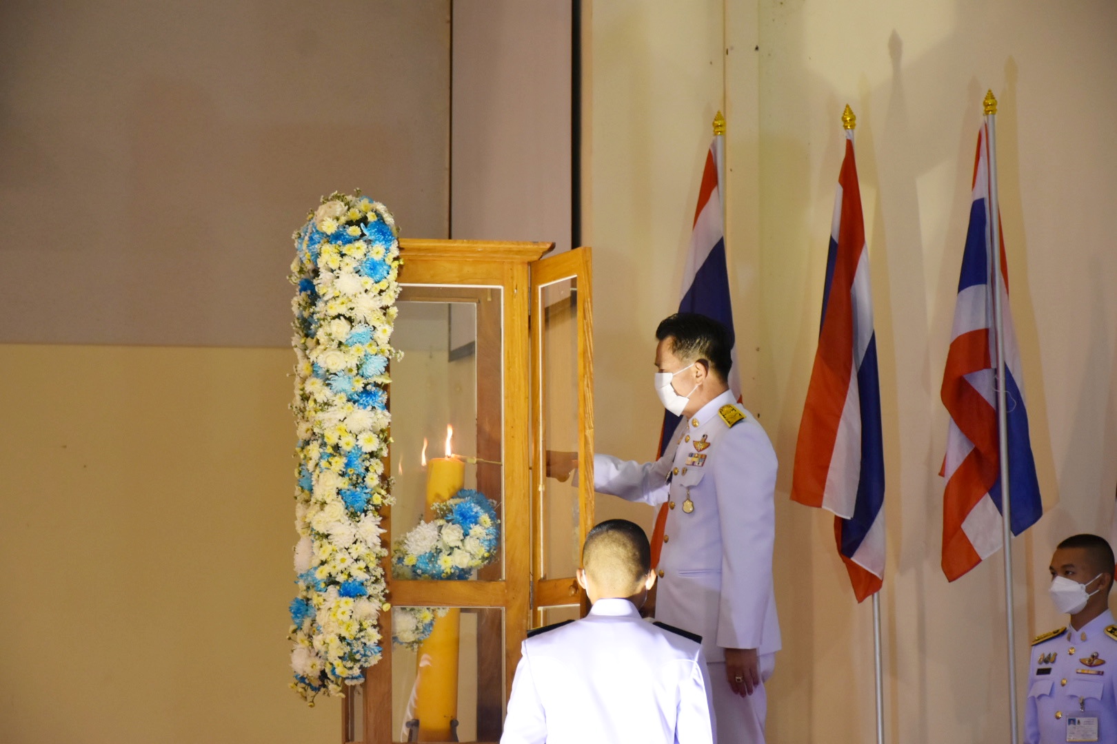 พช.มหาสารคาม ร่วมพิธีถวายเครื่องราชสักการะและวางพานพุ่มและจุดเทียนถวายพระพรชัยมงคล เนื่องในโอกาสมหามงคลเฉลิมพระชนมพรรษา 90 พรรษา 12 สิงหาคม 2565