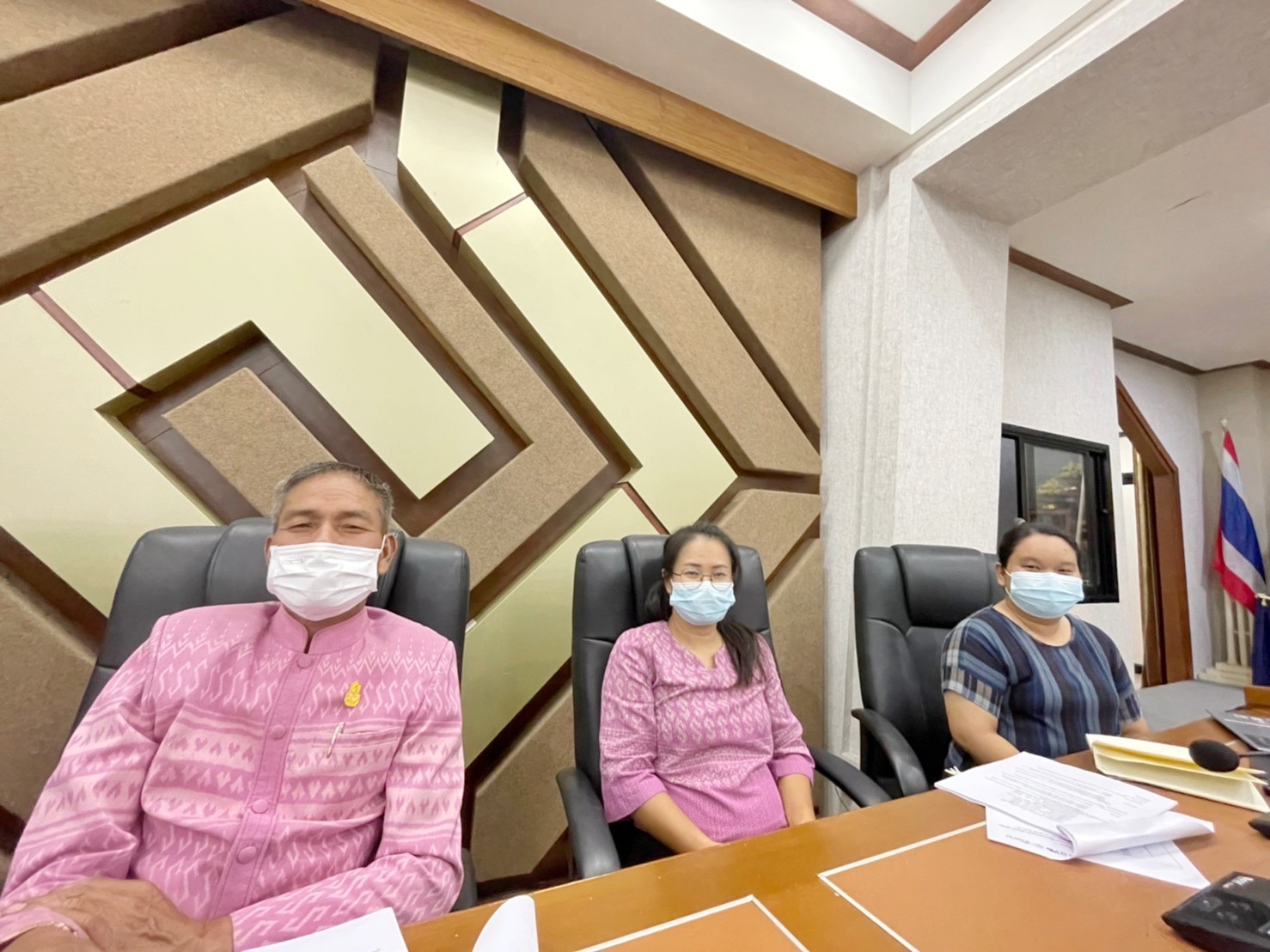 ผู้ว่าราชการจังหวัดมหาสารคาม ประชุมคณะกรรมการบริหารศูนย์อำนวยการขจัดความยากจนและพัฒนาคนทุกช่วงวัยอย่างยั่งยืนตามหลักปรัชญาของเศรษฐกิจพอเพียงจังหวัดมหาสารคาม (คจพ.จ) ครั้งที่ 6/2565