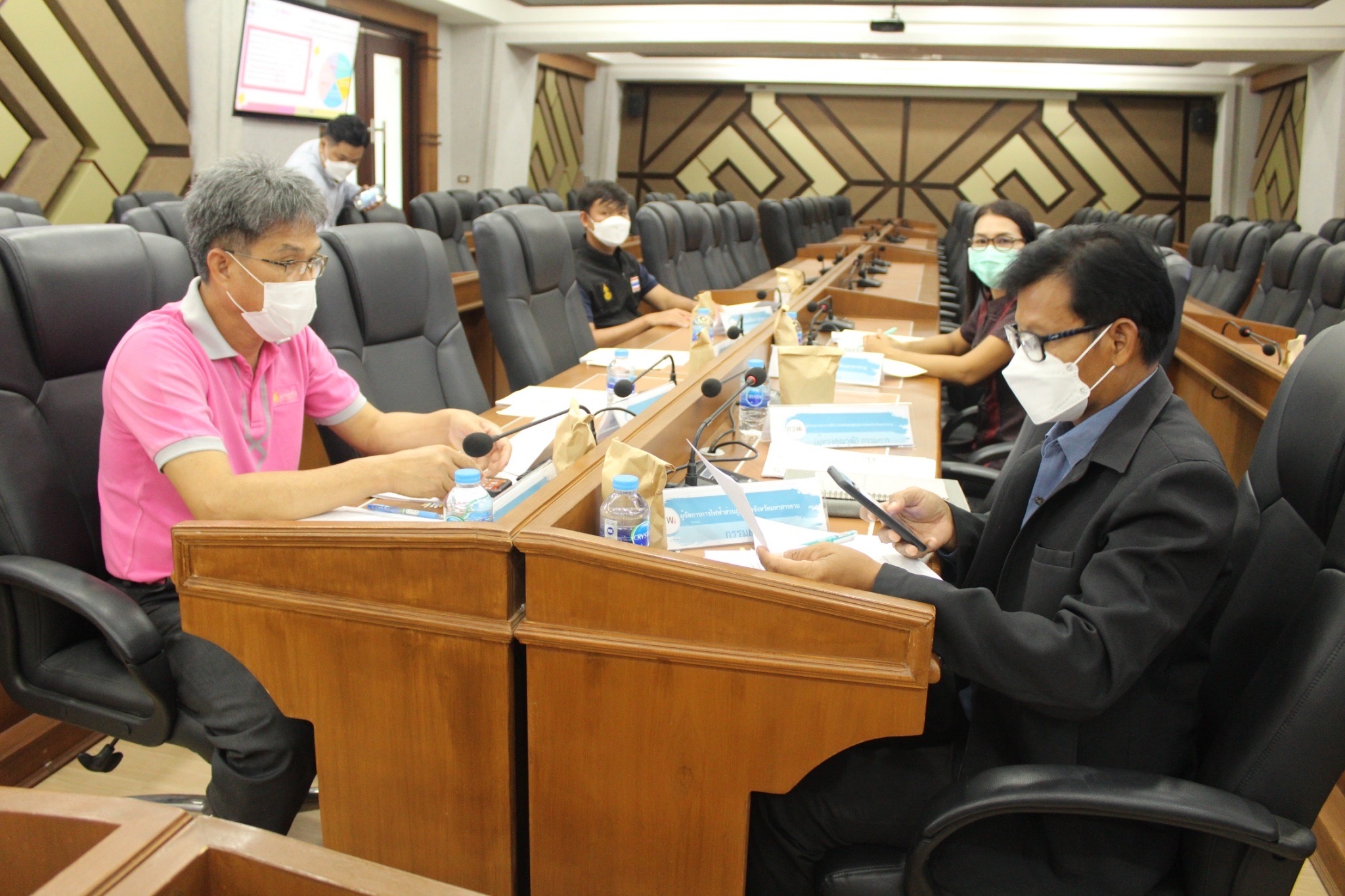 ผู้ว่าราชการจังหวัดมหาสารคาม ประชุมคณะกรรมการบริหารศูนย์อำนวยการขจัดความยากจนและพัฒนาคนทุกช่วงวัยอย่างยั่งยืนตามหลักปรัชญาของเศรษฐกิจพอเพียงจังหวัดมหาสารคาม (คจพ.จ) ครั้งที่ 6/2565