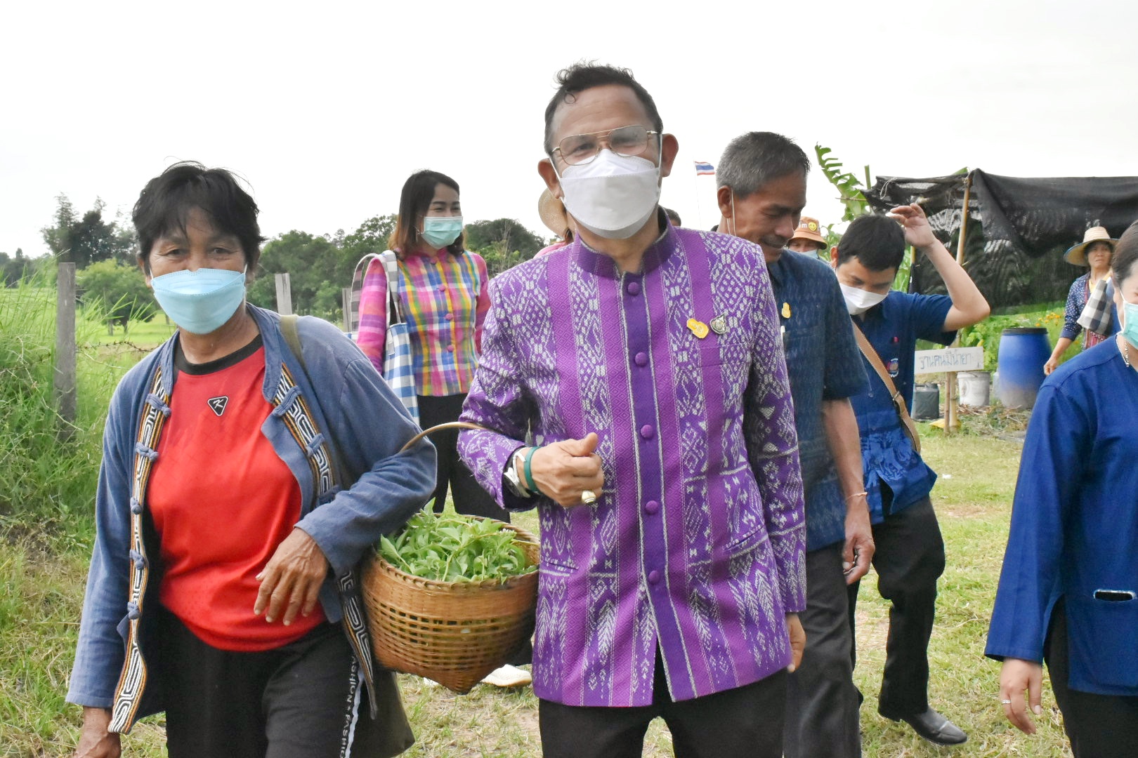 ผู้ตรวจราชการกรมการพัฒนาชุมชน ปลื้ม โคก หนอง นาพช.มหาสารคาม เห็นผล สร้างความมั่นคงทางอาหาร