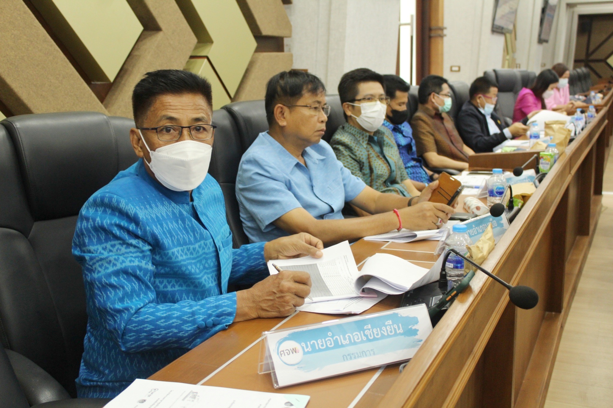 ผู้ว่าราชการจังหวัดมหาสารคาม ประชุมคณะกรรมการบริหารศูนย์อำนวยการขจัดความยากจนและพัฒนาคนทุกช่วงวัยอย่างยั่งยืนตามหลักปรัชญาของเศรษฐกิจพอเพียงจังหวัดมหาสารคาม (คจพ.จ) ครั้งที่ 6/2565