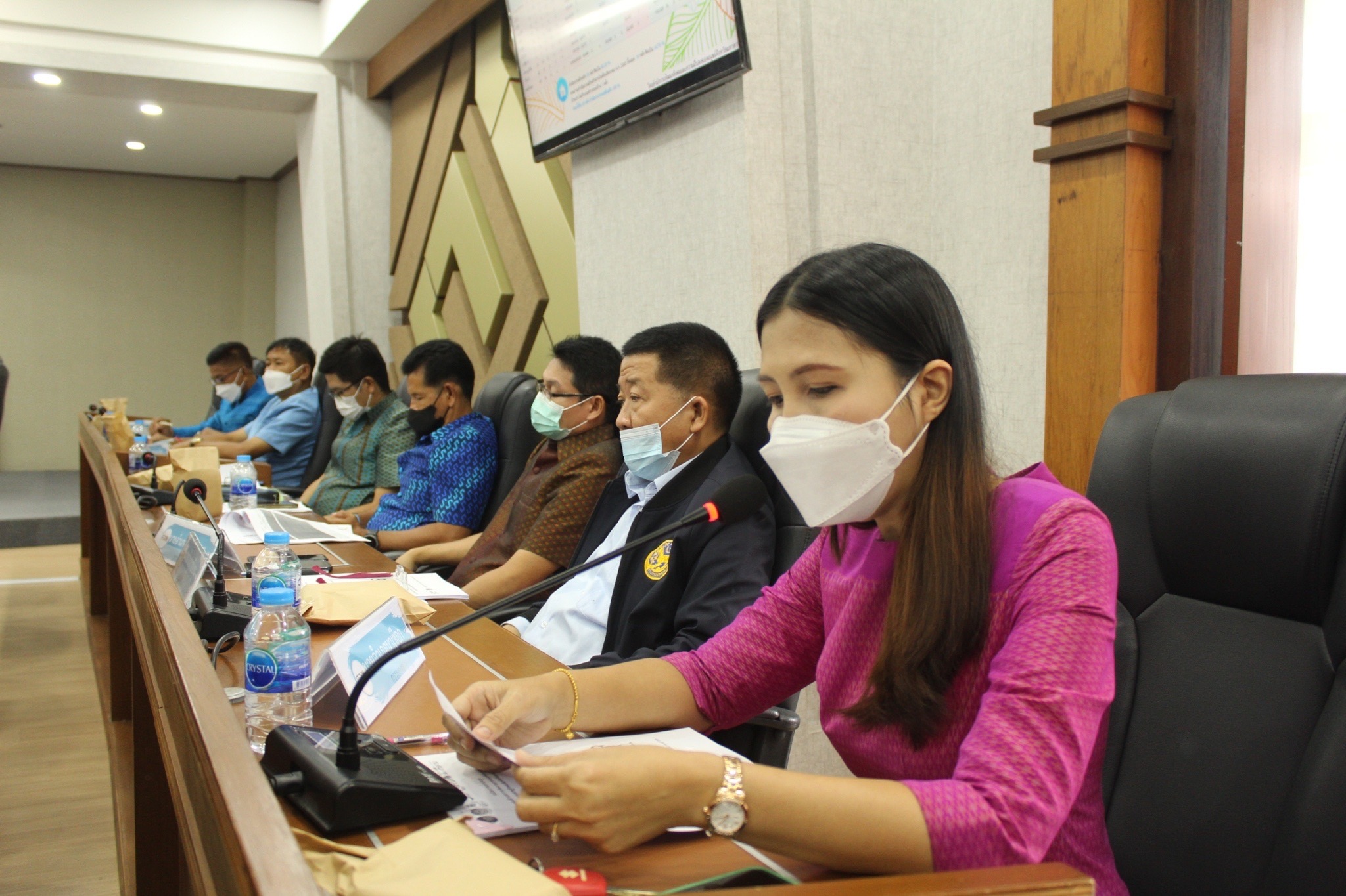 ผู้ว่าราชการจังหวัดมหาสารคาม ประชุมคณะกรรมการบริหารศูนย์อำนวยการขจัดความยากจนและพัฒนาคนทุกช่วงวัยอย่างยั่งยืนตามหลักปรัชญาของเศรษฐกิจพอเพียงจังหวัดมหาสารคาม (คจพ.จ) ครั้งที่ 6/2565