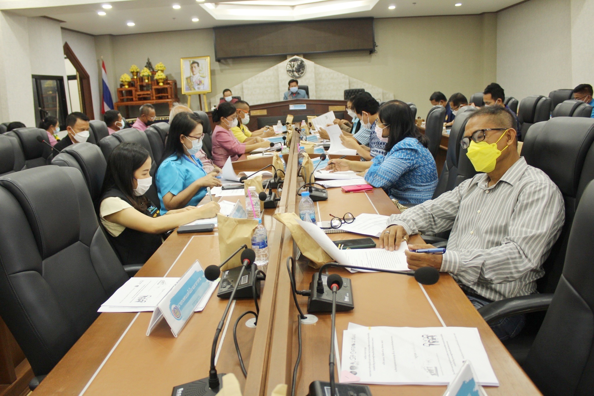 ผู้ว่าราชการจังหวัดมหาสารคาม ประชุมคณะกรรมการบริหารศูนย์อำนวยการขจัดความยากจนและพัฒนาคนทุกช่วงวัยอย่างยั่งยืนตามหลักปรัชญาของเศรษฐกิจพอเพียงจังหวัดมหาสารคาม (คจพ.จ) ครั้งที่ 6/2565