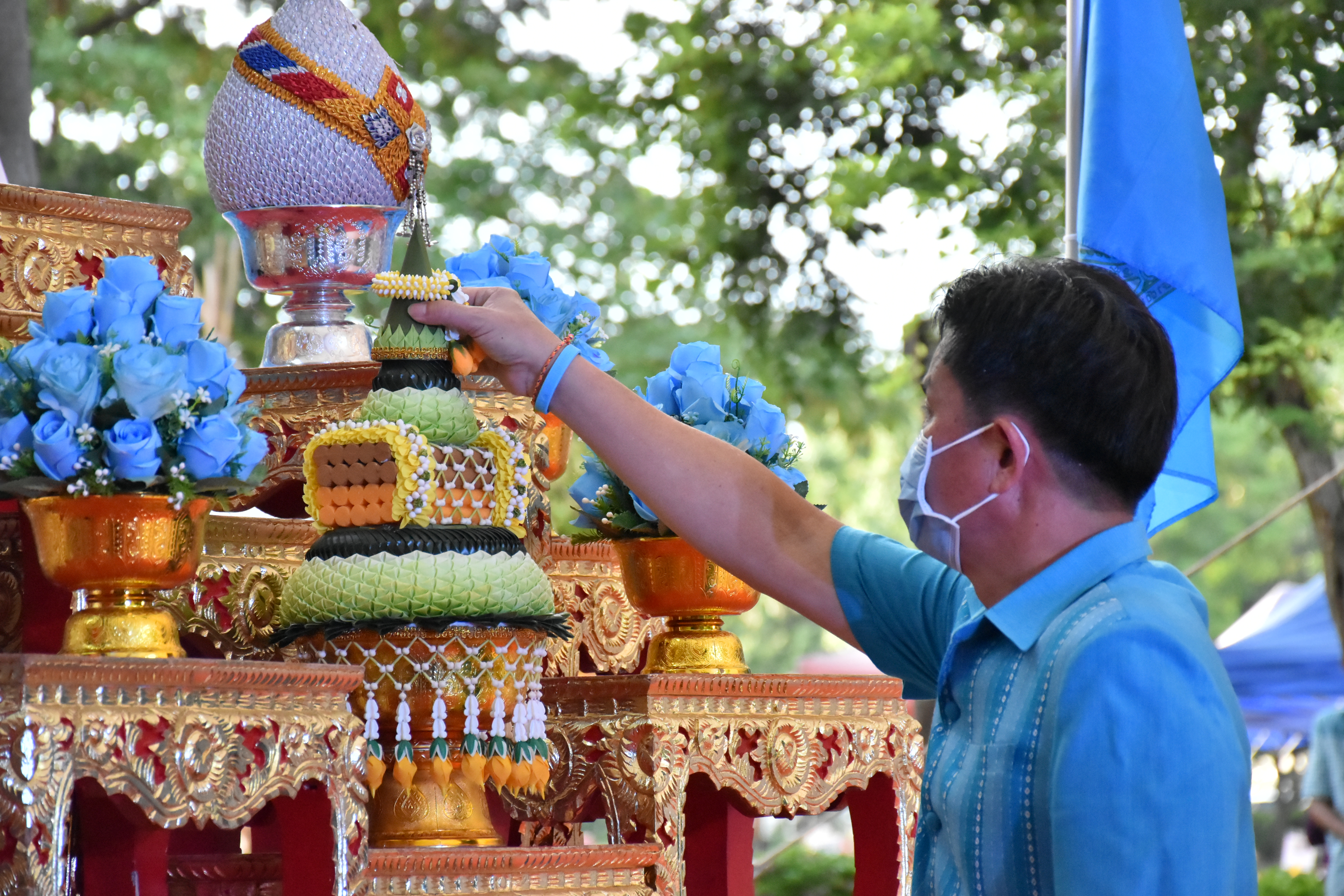 พช.มหาสารคาม ร่วมงานภูษาศิลป์ จากท้องถิ่นสู่สากล “มหาไหมเมืองคาม” พร้อมร่วมพิธีลงนามบันทึกข้อตกลงความร่วมมือ “โครงการยกระดับการย้อมเส้นด้ายจากผงสีธรรมชาติ”