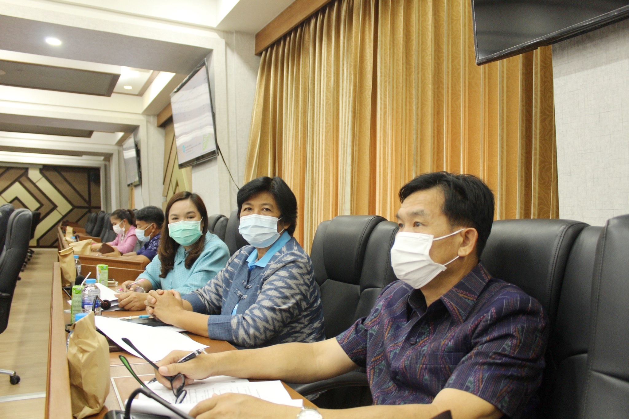 ผู้ว่าราชการจังหวัดมหาสารคาม ประชุมคณะกรรมการบริหารศูนย์อำนวยการขจัดความยากจนและพัฒนาคนทุกช่วงวัยอย่างยั่งยืนตามหลักปรัชญาของเศรษฐกิจพอเพียงจังหวัดมหาสารคาม (คจพ.จ) ครั้งที่ 6/2565