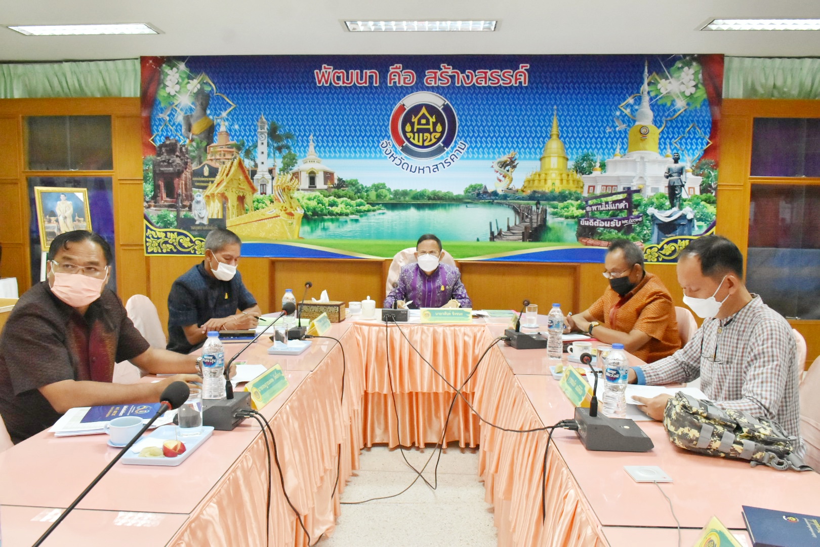 นายวสันต์ ชิงชนะ ผู้ตรวจราชการกรมการพัฒนาชุมชน ร่วมกับ พช.มหาสารคาม ประชุมประจำเดือนกรมการพัฒนาชุมชน ครั้งที่ 8/2565 ผ่านระบบ Conference