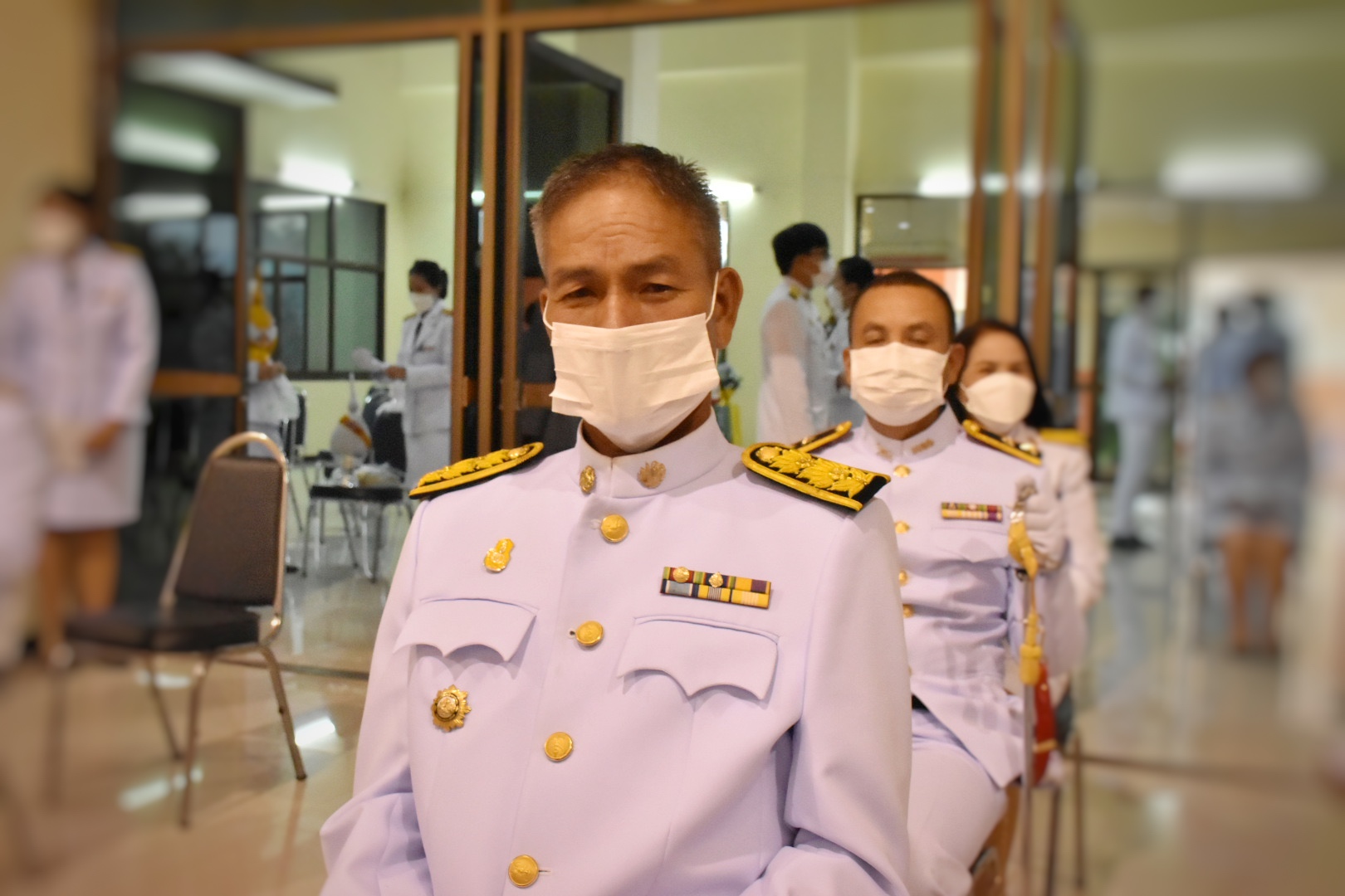 พช.มหาสารคาม ร่วมพิธีถวายเครื่องราชสักการะและวางพานพุ่มและจุดเทียนถวายพระพรชัยมงคล เนื่องในโอกาสมหามงคลเฉลิมพระชนมพรรษา 90 พรรษา 12 สิงหาคม 2565