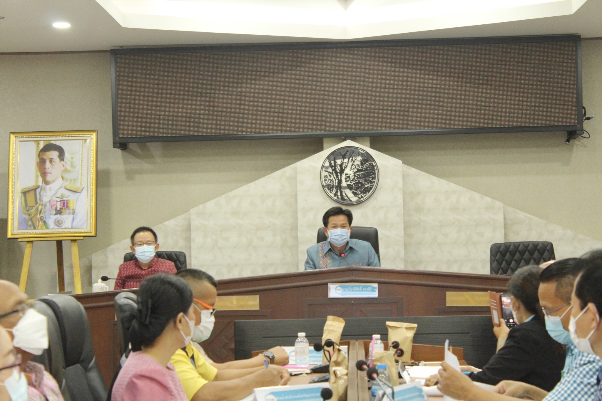 ผู้ว่าราชการจังหวัดมหาสารคาม ประชุมคณะกรรมการบริหารศูนย์อำนวยการขจัดความยากจนและพัฒนาคนทุกช่วงวัยอย่างยั่งยืนตามหลักปรัชญาของเศรษฐกิจพอเพียงจังหวัดมหาสารคาม (คจพ.จ) ครั้งที่ 6/2565