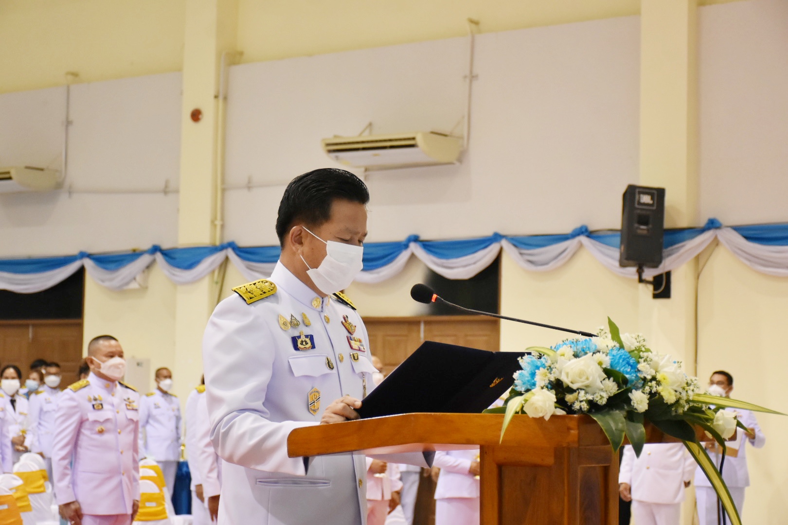 พช.มหาสารคาม ร่วมพิธีถวายเครื่องราชสักการะและวางพานพุ่มและจุดเทียนถวายพระพรชัยมงคล เนื่องในโอกาสมหามงคลเฉลิมพระชนมพรรษา 90 พรรษา 12 สิงหาคม 2565
