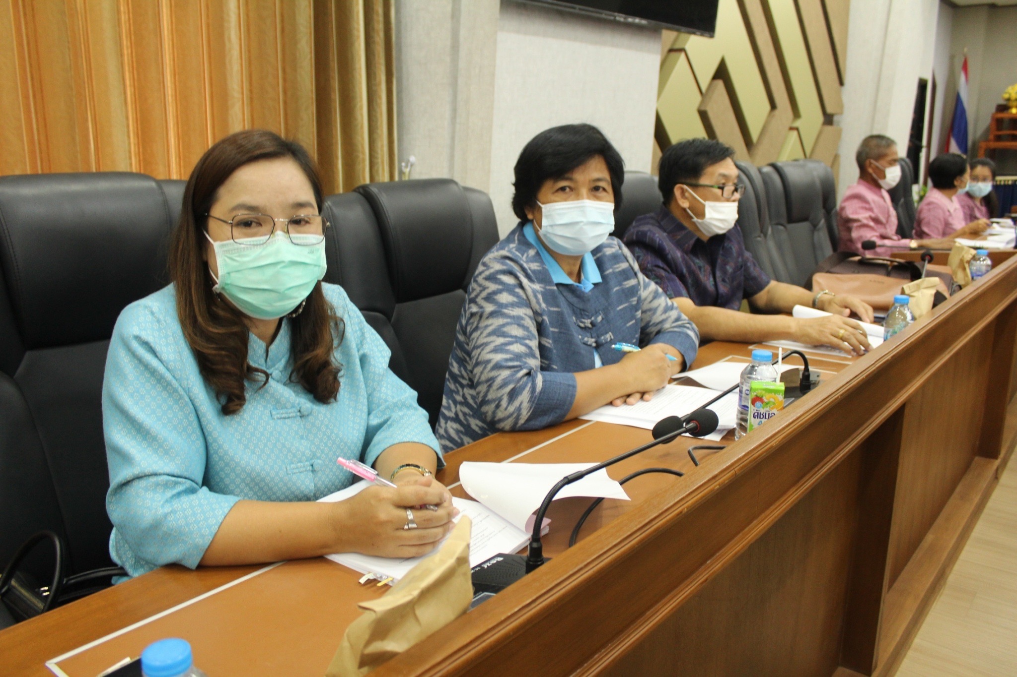 ผู้ว่าราชการจังหวัดมหาสารคาม ประชุมคณะกรรมการบริหารศูนย์อำนวยการขจัดความยากจนและพัฒนาคนทุกช่วงวัยอย่างยั่งยืนตามหลักปรัชญาของเศรษฐกิจพอเพียงจังหวัดมหาสารคาม (คจพ.จ) ครั้งที่ 6/2565