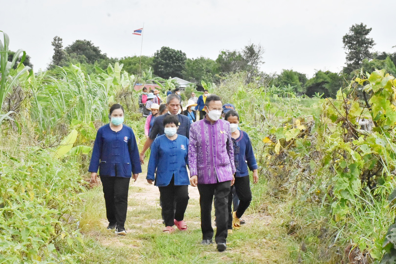ผู้ตรวจราชการกรมการพัฒนาชุมชน ปลื้ม โคก หนอง นาพช.มหาสารคาม เห็นผล สร้างความมั่นคงทางอาหาร