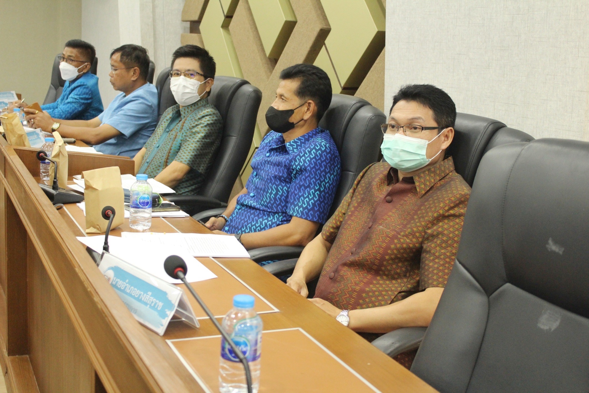 ผู้ว่าราชการจังหวัดมหาสารคาม ประชุมคณะกรรมการบริหารศูนย์อำนวยการขจัดความยากจนและพัฒนาคนทุกช่วงวัยอย่างยั่งยืนตามหลักปรัชญาของเศรษฐกิจพอเพียงจังหวัดมหาสารคาม (คจพ.จ) ครั้งที่ 6/2565