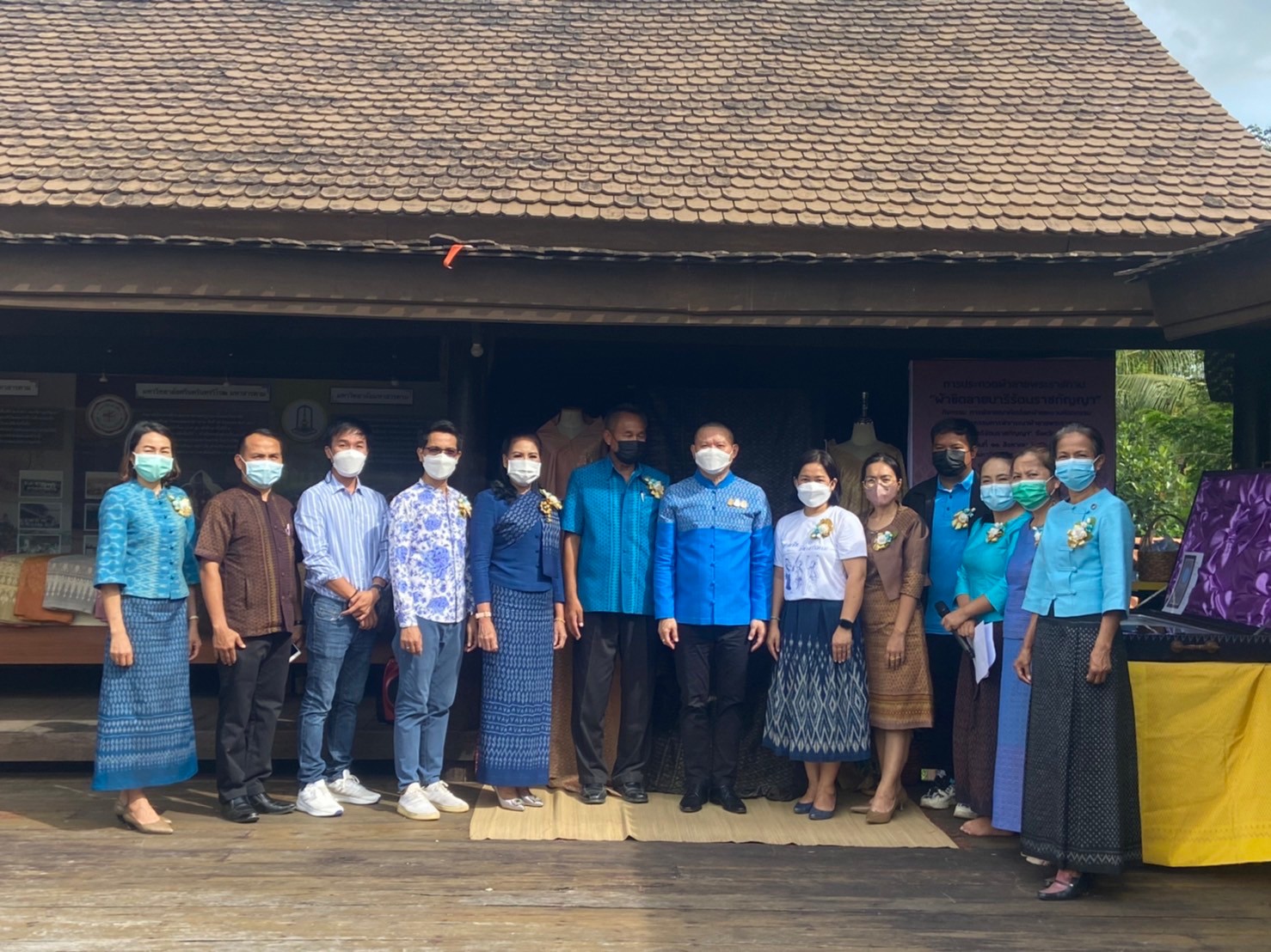 พช.มหาสารคาม ร่วมงานภูษาศิลป์ จากท้องถิ่นสู่สากล “มหาไหมเมืองคาม” พร้อมร่วมพิธีลงนามบันทึกข้อตกลงความร่วมมือ “โครงการยกระดับการย้อมเส้นด้ายจากผงสีธรรมชาติ”