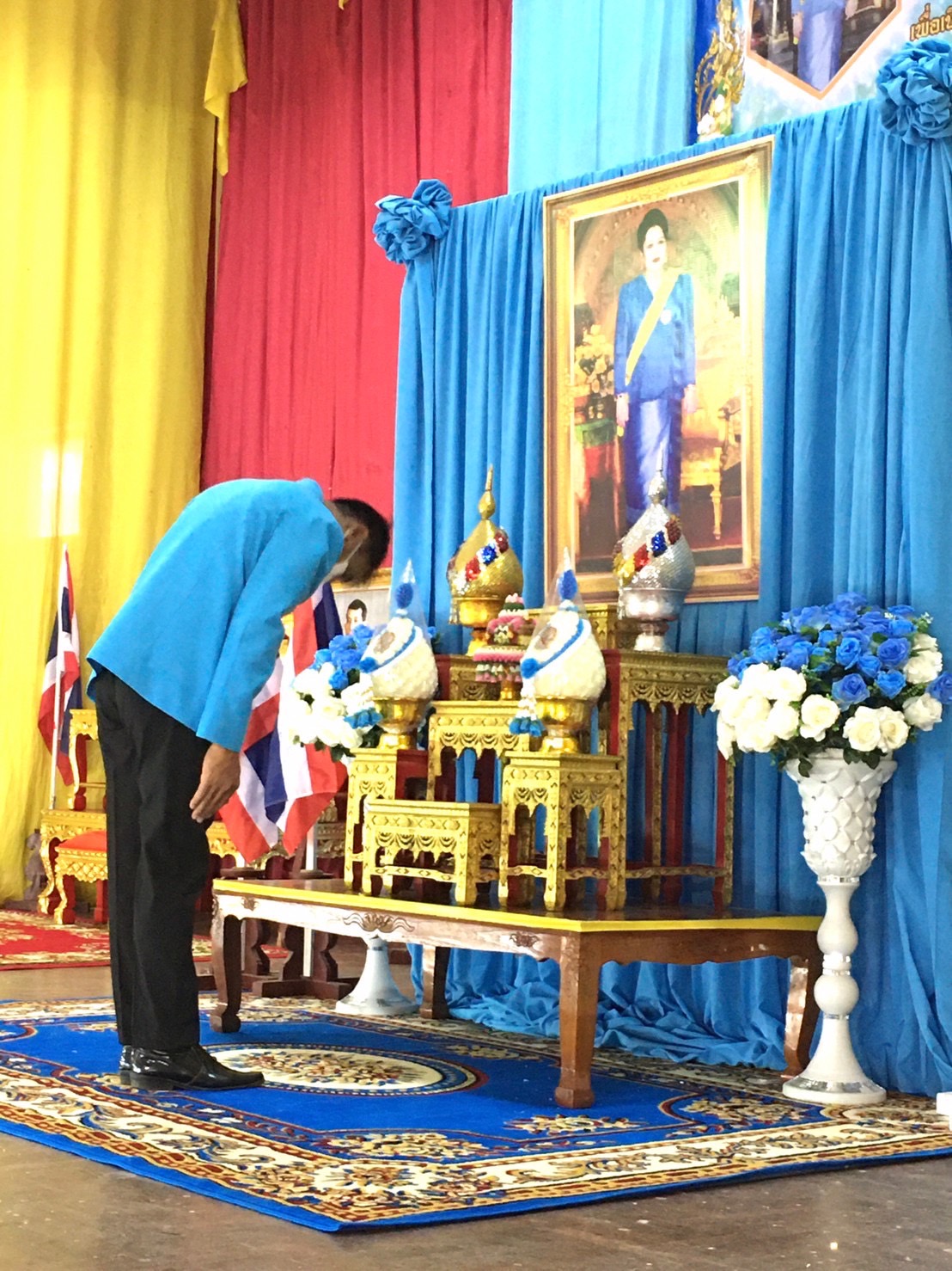 อำเภอโกสุมพิสัย ร่วมกับเครือข่ายกองทุนแม่ของแผ่นดินอำเภอโกสุมพิสัยจัดผ้าป่าสามัคคีตามโครงการ ”๙๐ พรรษา ๙๙๙ สมทบทุนศรัทธา ทุนปัญญา กองทุนแม่ของแผ่นดิน ทุนตั้งต้นแห่งความดีงาม”
