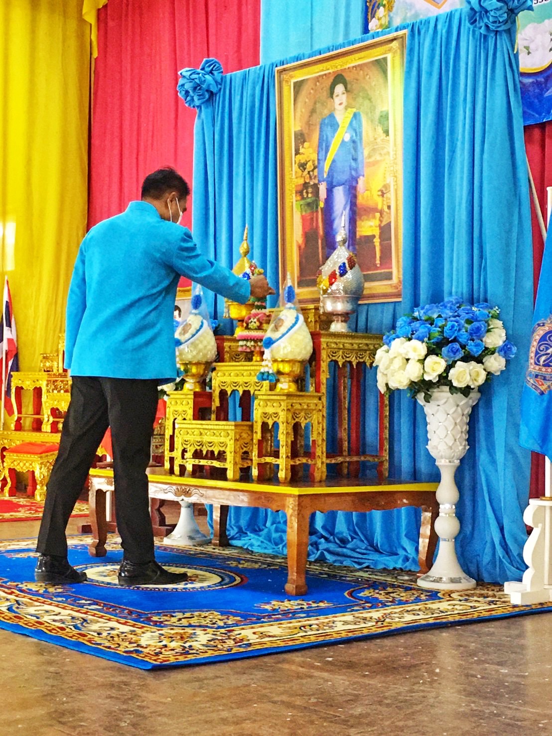 อำเภอโกสุมพิสัย ร่วมกับเครือข่ายกองทุนแม่ของแผ่นดินอำเภอโกสุมพิสัยจัดผ้าป่าสามัคคีตามโครงการ ”๙๐ พรรษา ๙๙๙ สมทบทุนศรัทธา ทุนปัญญา กองทุนแม่ของแผ่นดิน ทุนตั้งต้นแห่งความดีงาม”