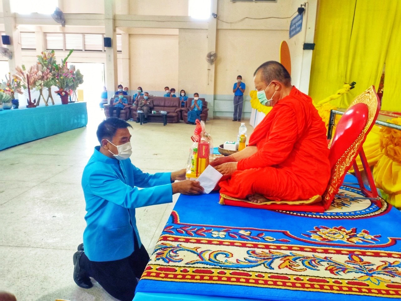 อำเภอโกสุมพิสัย ร่วมกับเครือข่ายกองทุนแม่ของแผ่นดินอำเภอโกสุมพิสัยจัดผ้าป่าสามัคคีตามโครงการ ”๙๐ พรรษา ๙๙๙ สมทบทุนศรัทธา ทุนปัญญา กองทุนแม่ของแผ่นดิน ทุนตั้งต้นแห่งความดีงาม”