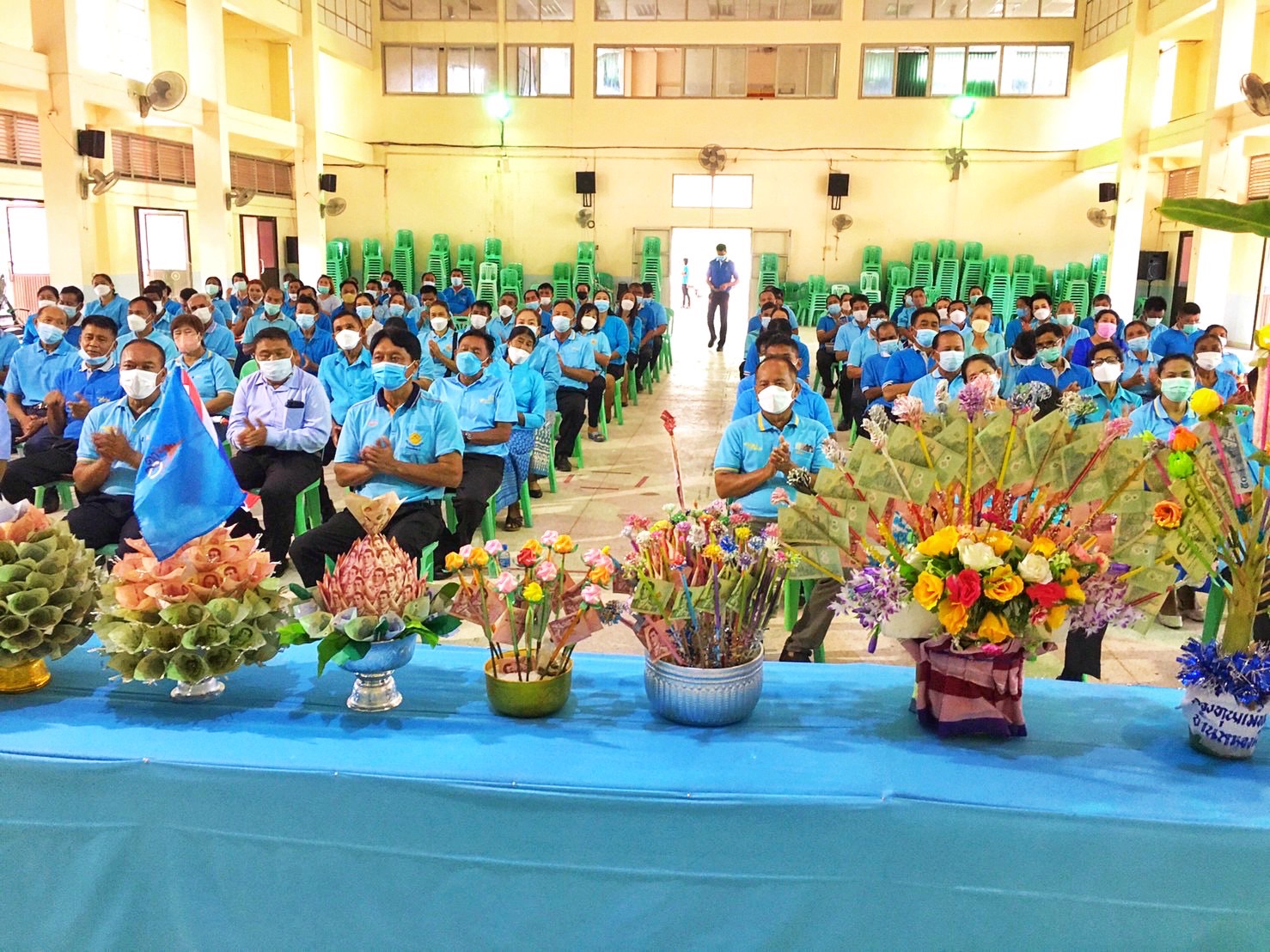 อำเภอโกสุมพิสัย ร่วมกับเครือข่ายกองทุนแม่ของแผ่นดินอำเภอโกสุมพิสัยจัดผ้าป่าสามัคคีตามโครงการ ”๙๐ พรรษา ๙๙๙ สมทบทุนศรัทธา ทุนปัญญา กองทุนแม่ของแผ่นดิน ทุนตั้งต้นแห่งความดีงาม”
