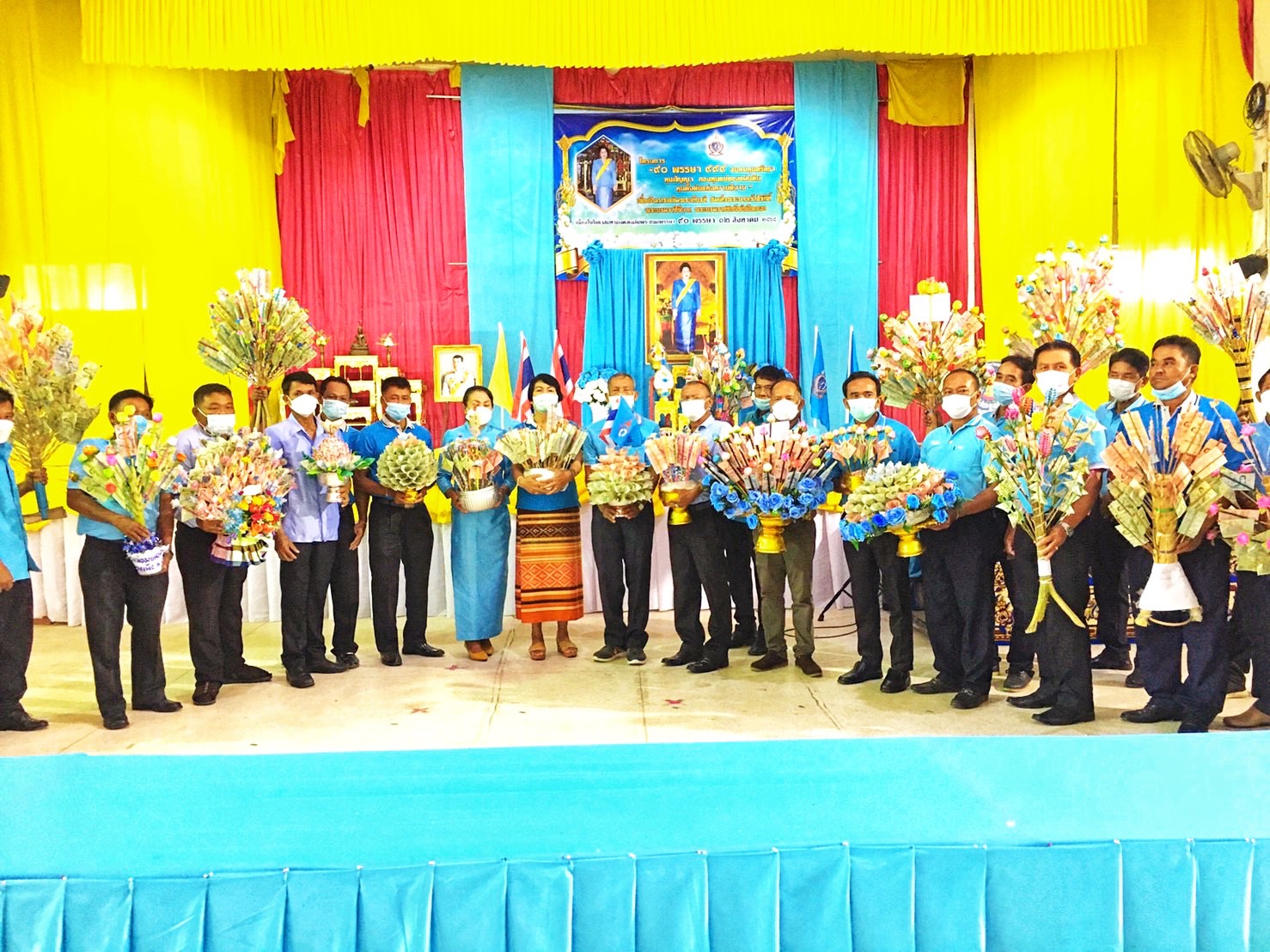อำเภอโกสุมพิสัย ร่วมกับเครือข่ายกองทุนแม่ของแผ่นดินอำเภอโกสุมพิสัยจัดผ้าป่าสามัคคีตามโครงการ ”๙๐ พรรษา ๙๙๙ สมทบทุนศรัทธา ทุนปัญญา กองทุนแม่ของแผ่นดิน ทุนตั้งต้นแห่งความดีงาม”