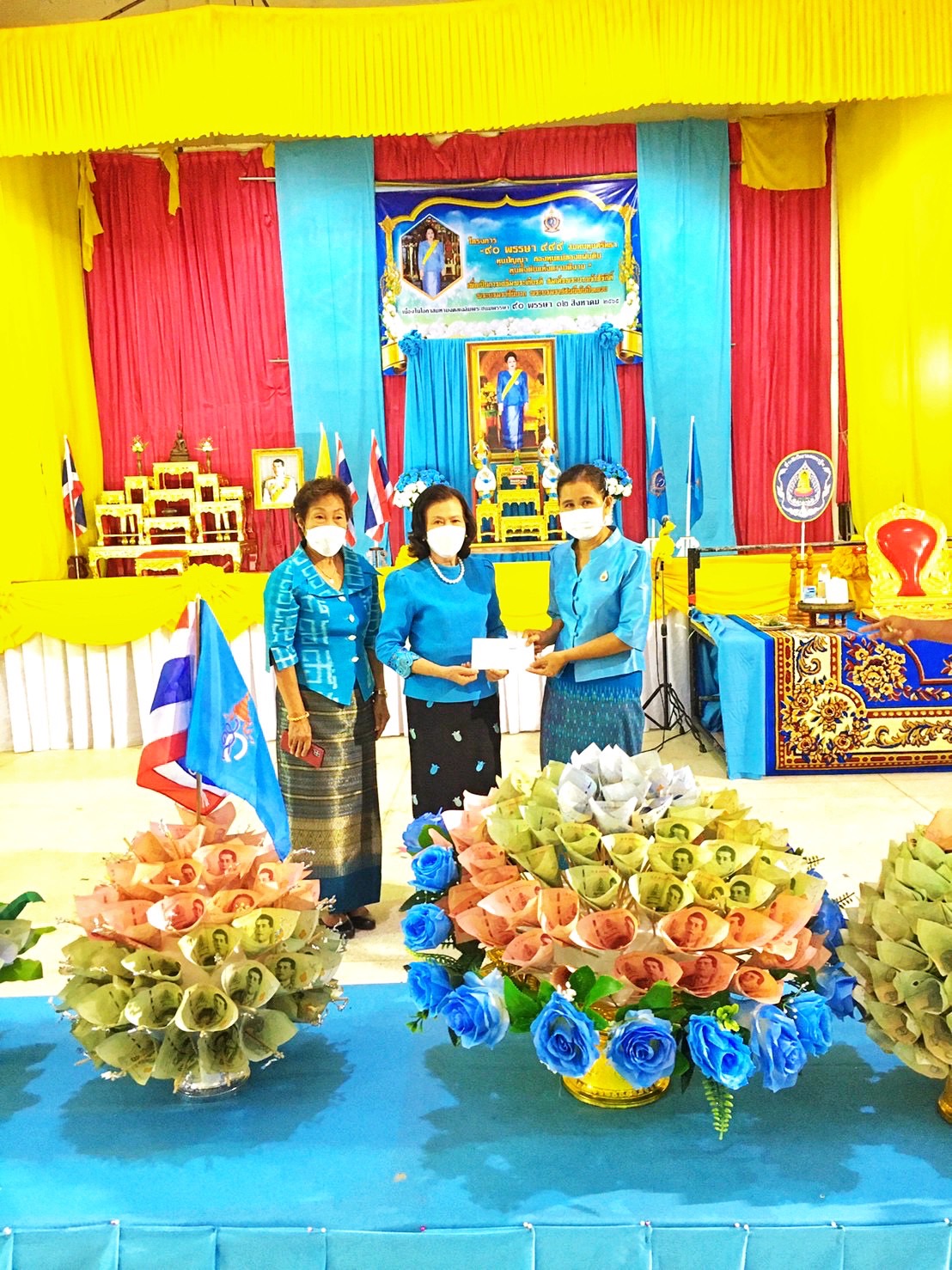 อำเภอโกสุมพิสัย ร่วมกับเครือข่ายกองทุนแม่ของแผ่นดินอำเภอโกสุมพิสัยจัดผ้าป่าสามัคคีตามโครงการ ”๙๐ พรรษา ๙๙๙ สมทบทุนศรัทธา ทุนปัญญา กองทุนแม่ของแผ่นดิน ทุนตั้งต้นแห่งความดีงาม”