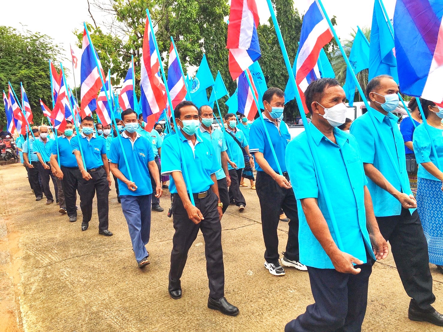 อำเภอโกสุมพิสัย ร่วมกับเครือข่ายกองทุนแม่ของแผ่นดินอำเภอโกสุมพิสัยจัดผ้าป่าสามัคคีตามโครงการ ”๙๐ พรรษา ๙๙๙ สมทบทุนศรัทธา ทุนปัญญา กองทุนแม่ของแผ่นดิน ทุนตั้งต้นแห่งความดีงาม”